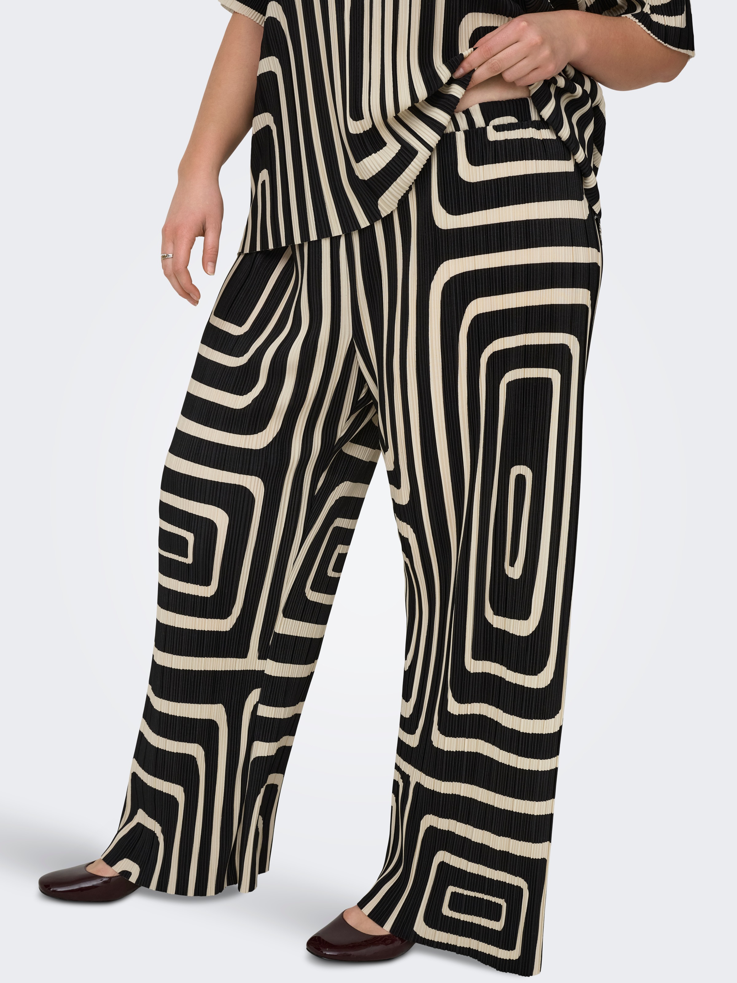 ONLY CARMAKOMA Schlupfhose "CARRAVENNA PLISSE AOP PANT JRS NOOS" günstig online kaufen