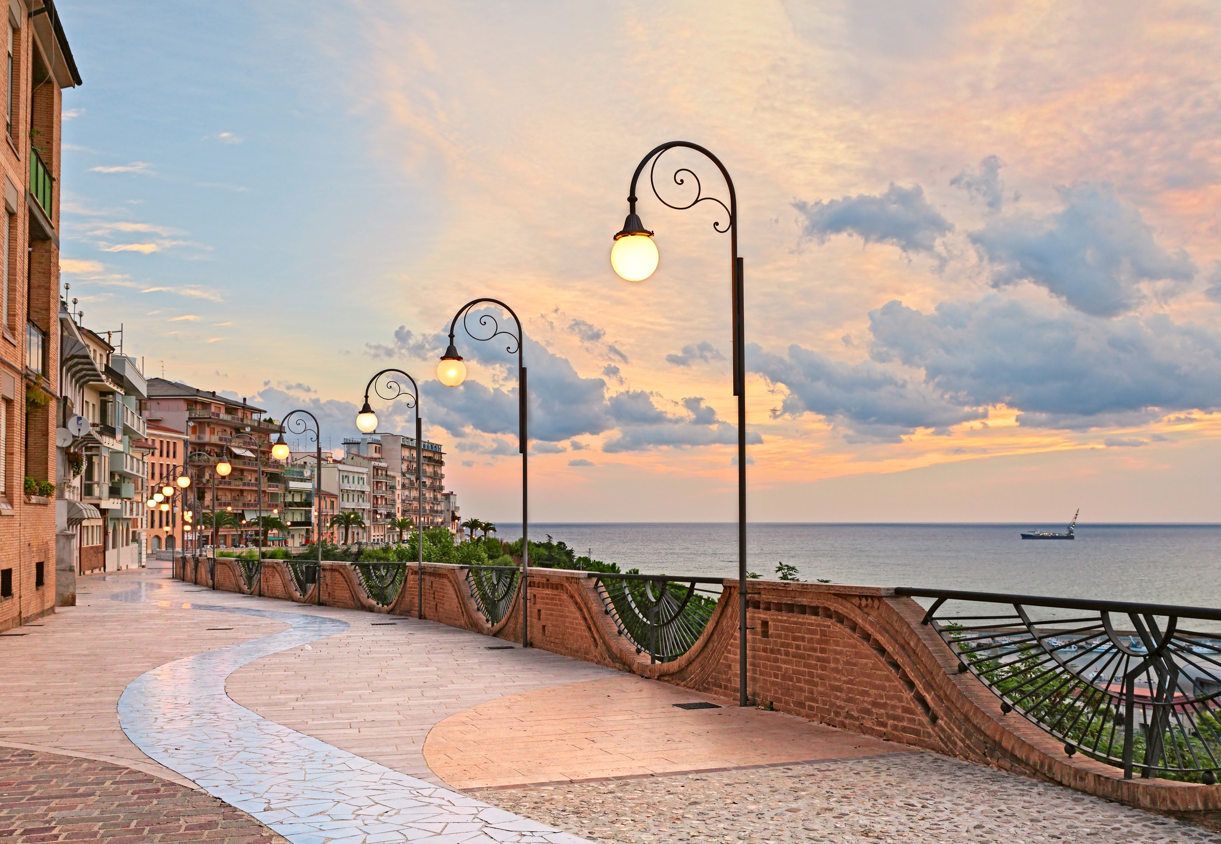 Papermoon Fototapete "Seafront in Ortona, Abruzzo" glatt