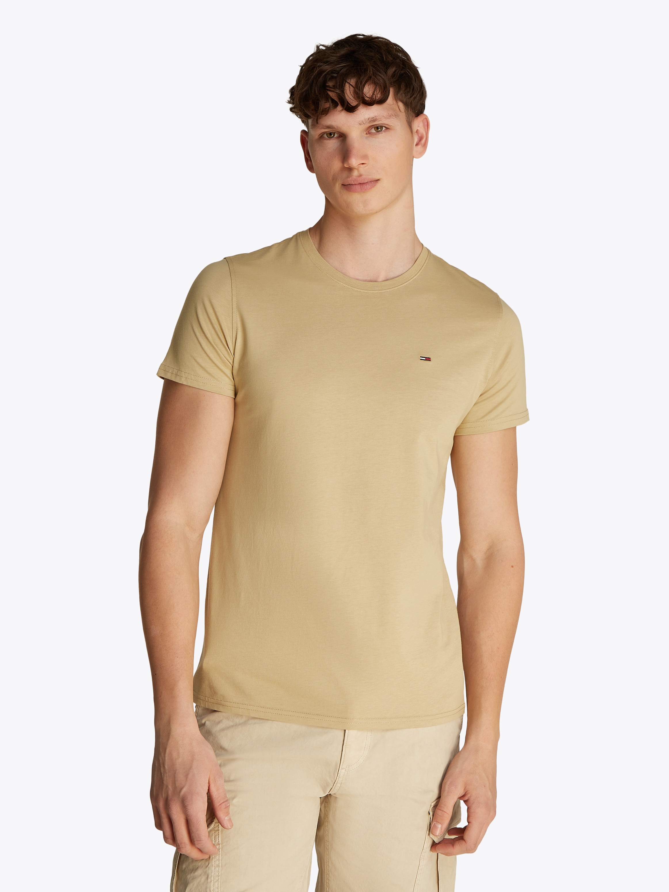 Tommy Jeans "TJM ESSENTIAL SOLID TEE" mit Rundhalsausschnitt und dezenter L günstig online kaufen