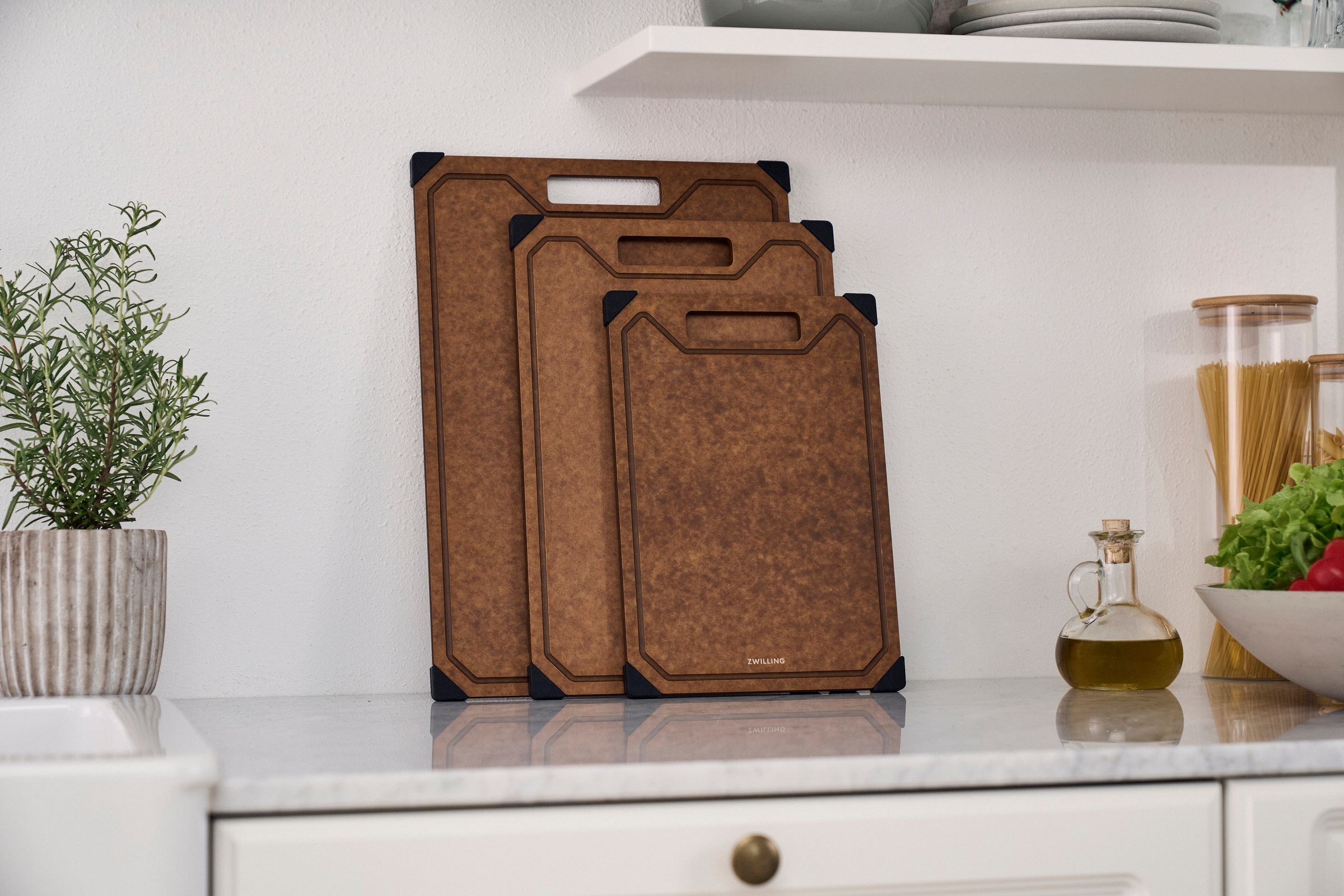 Thumbnail - Zwilling Schneidebrett "Brett aus Holzfaser, mit Anti-Rutsch-Silikonfüßen" mit Saft-Rille, rutschfest, spülmaschinengeei...