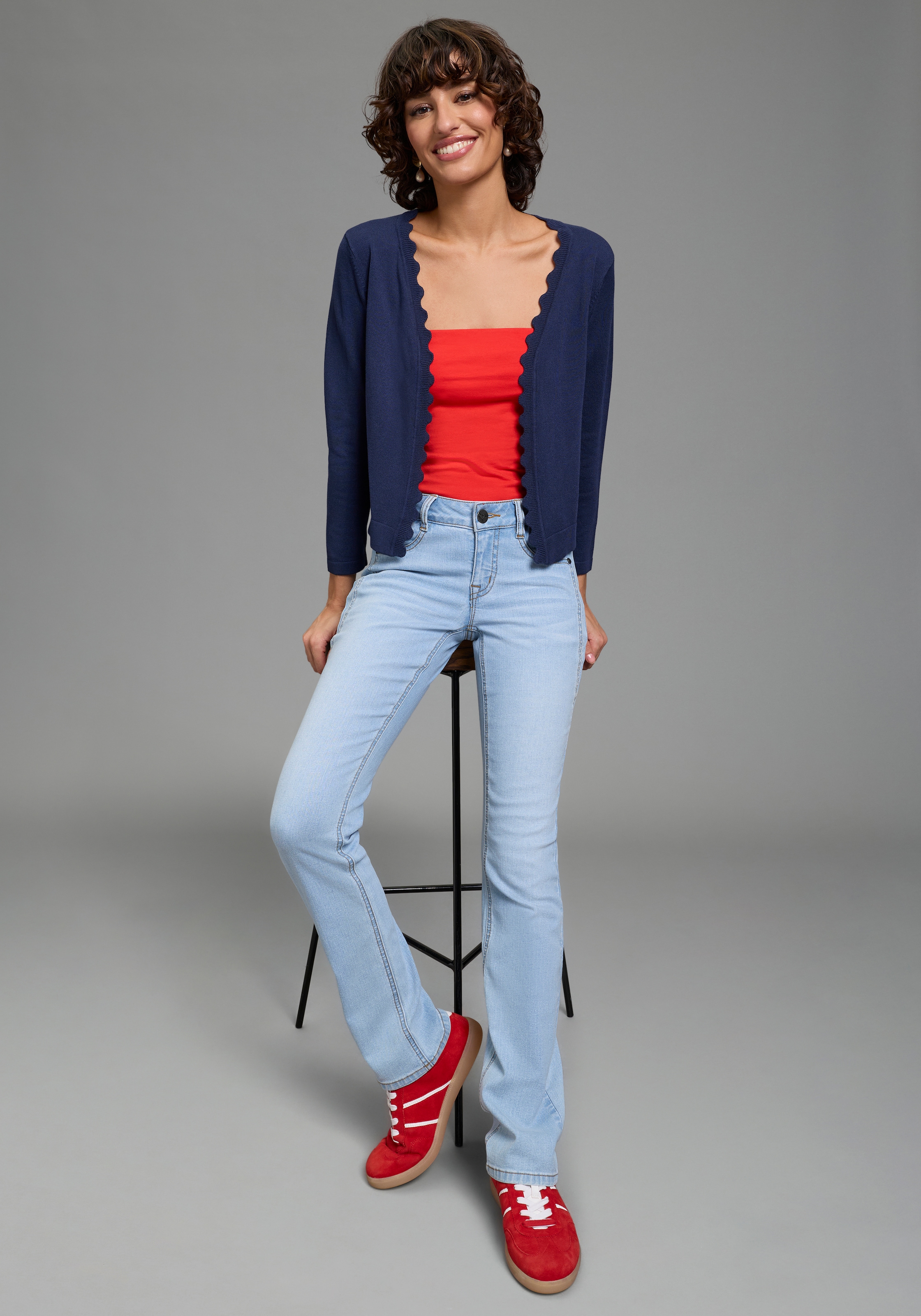 Laura Scott Strickjacke leichte Feinstrickjacke mit femininer Wellenkante