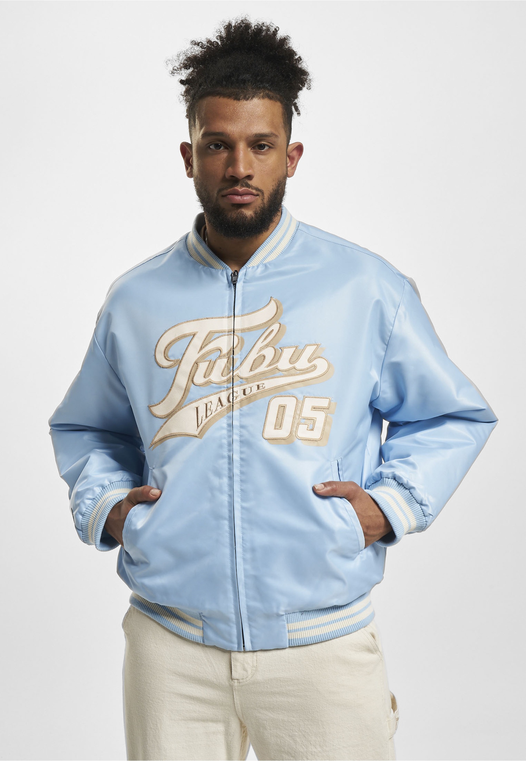 Fubu Allwetterjacke »Fubu Herren FM232-006-2 FUBU Varsity Reversible Satin Jacket« 1 Stk. tlg. ohne Kapuze