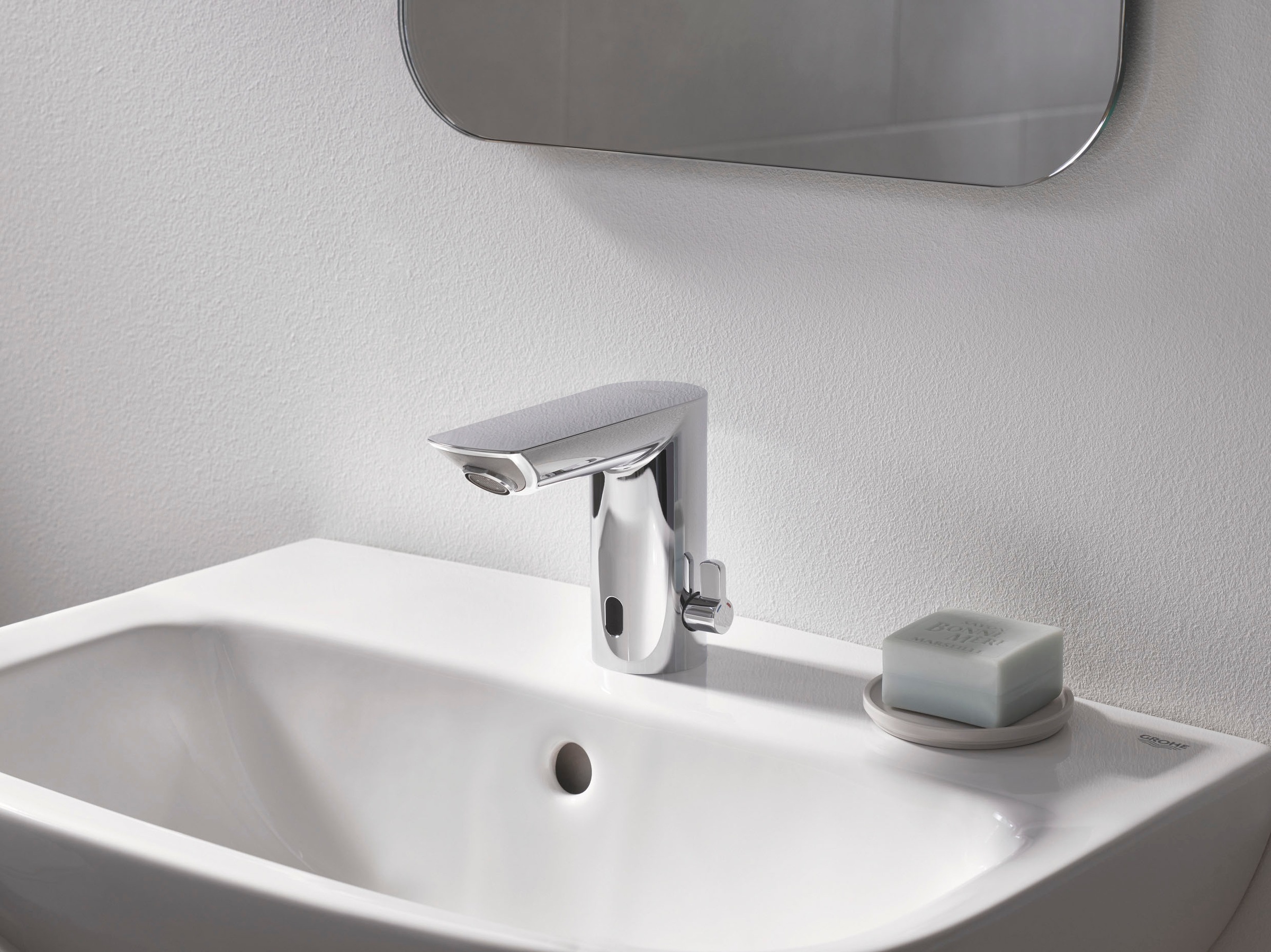 Grohe Elektrischer Wasserhahn »Bau«, langlebige Oberfläche