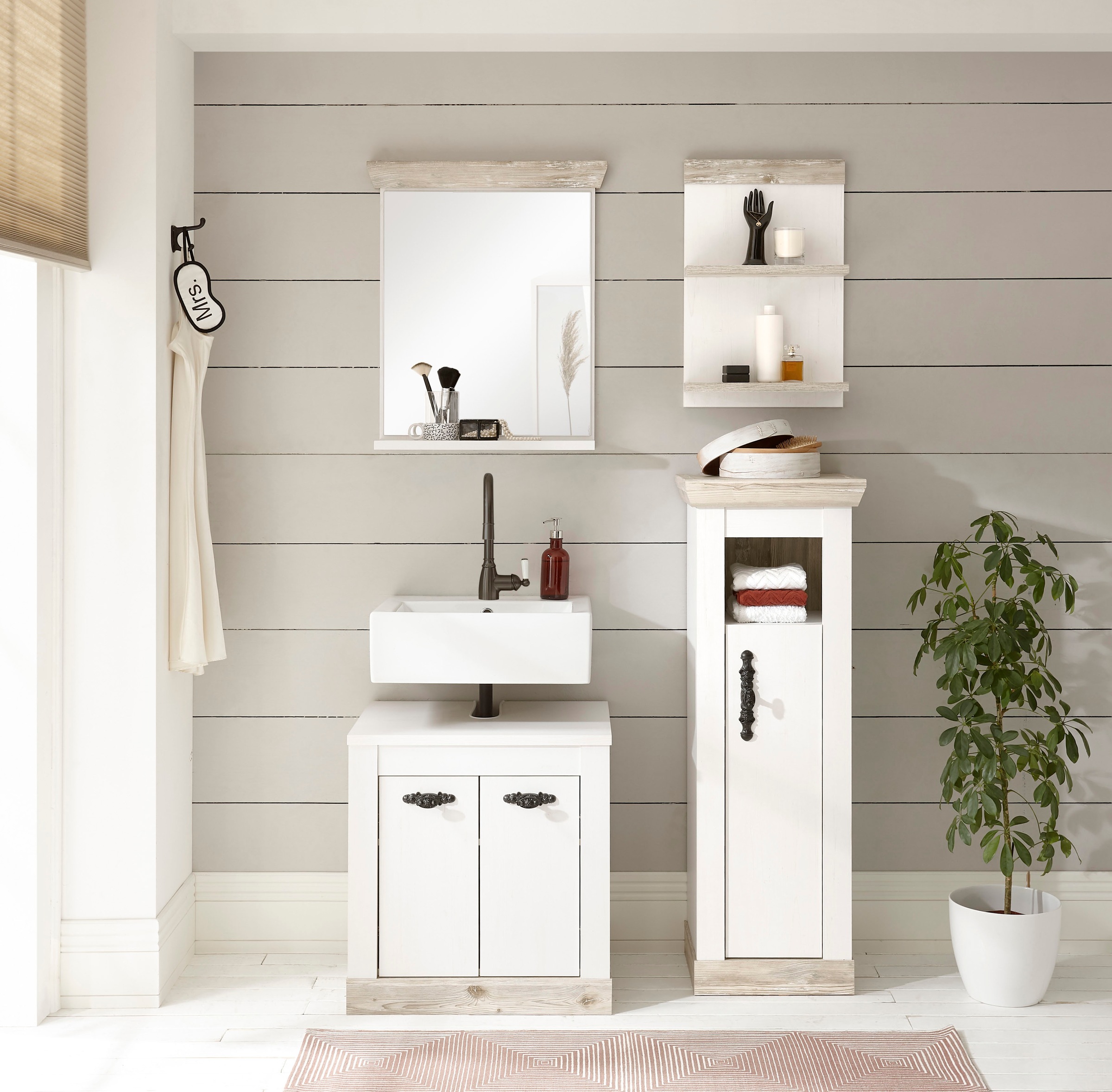 Home affaire Badmöbel-Set »Florenz, Bad im Landhausstil, 4-teiliges Badezimmer«, (4 St.), Unterschrank, Schrank, Wandregal und Spiegel, in Pinie Weiß, Stauraum