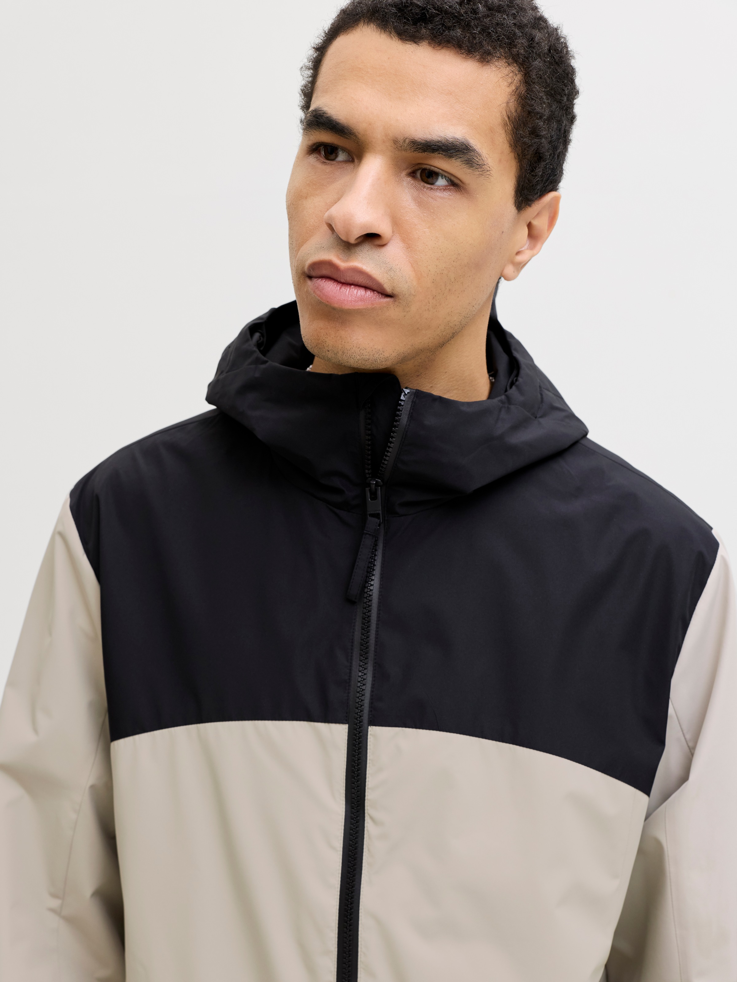 Jack & Jones Kurzjacke "JJESOHO LIGHT JACKET SN" mit Kapuze mit Kapuze günstig online kaufen