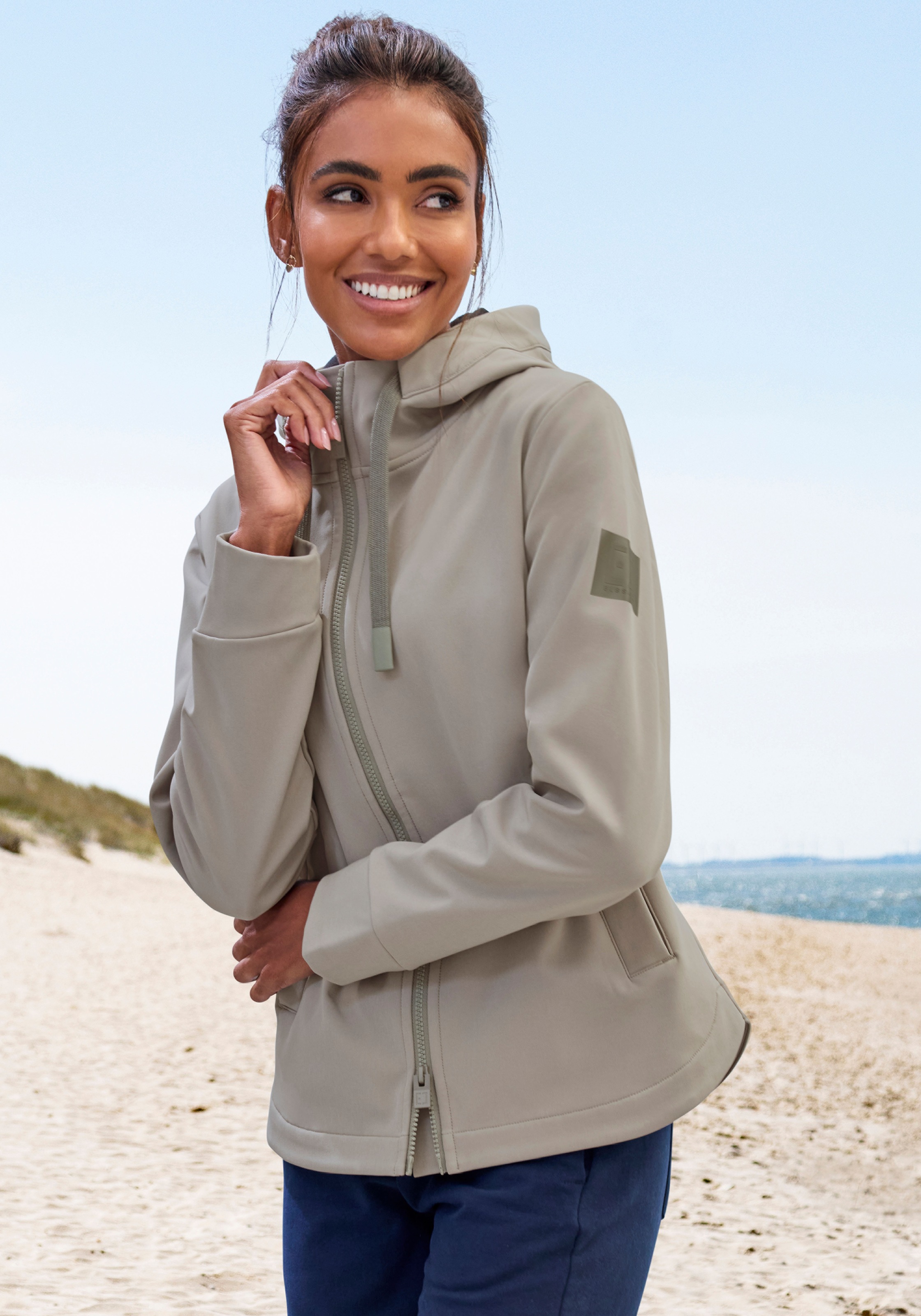 Softshelljacke ELBSAND, Damen, Gr. XL/42, khaki, Web, Obermaterial: 85% Polyester, 15% Elasthan. Futter: 100% Polyester, hüftlang, Jacken Softshelljacke, mit verstellbarer Kapuze
