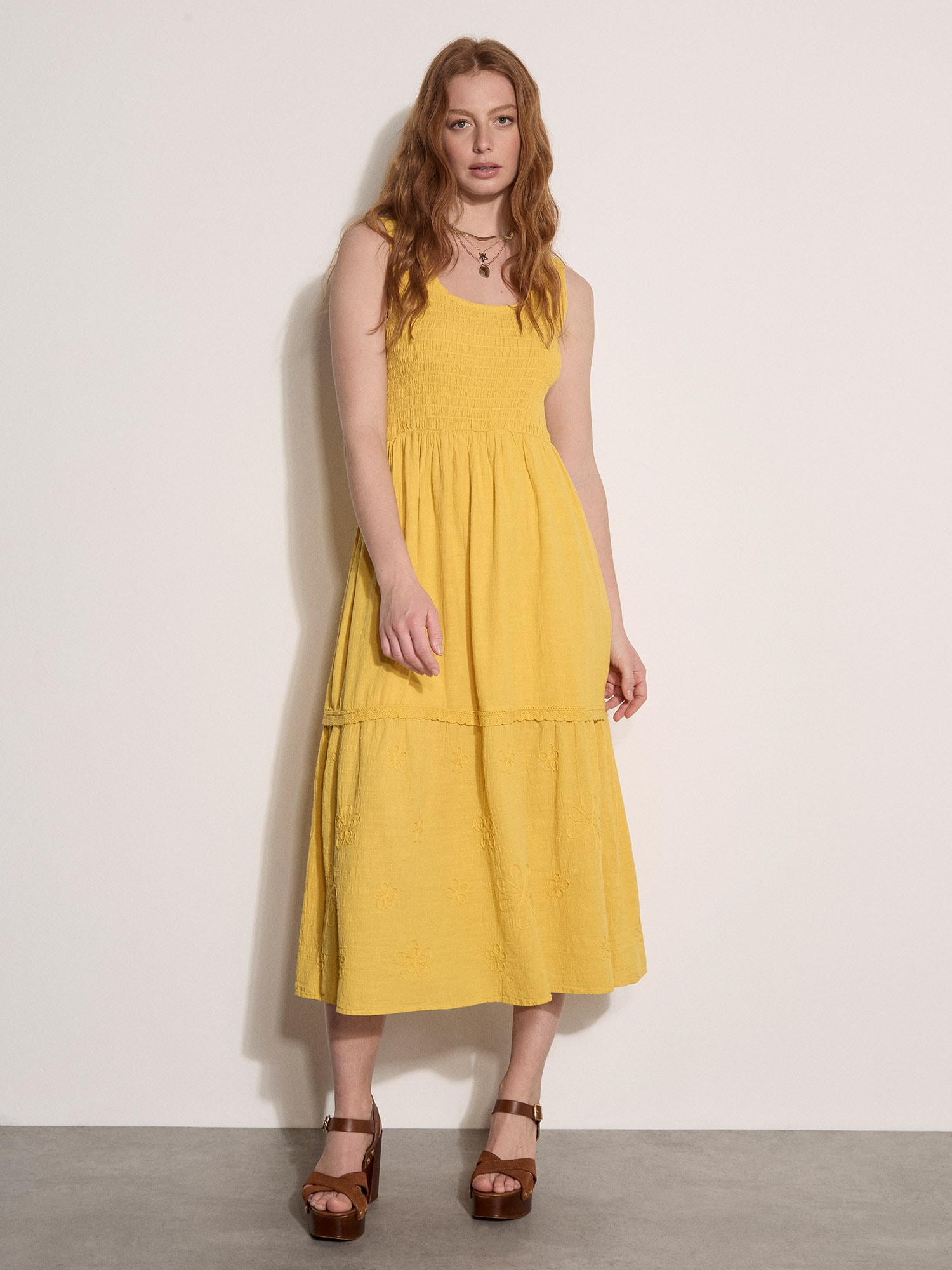 Apricot Maxikleid "Besticktes, gestuftes Maxikleid" mit Blumenmuster