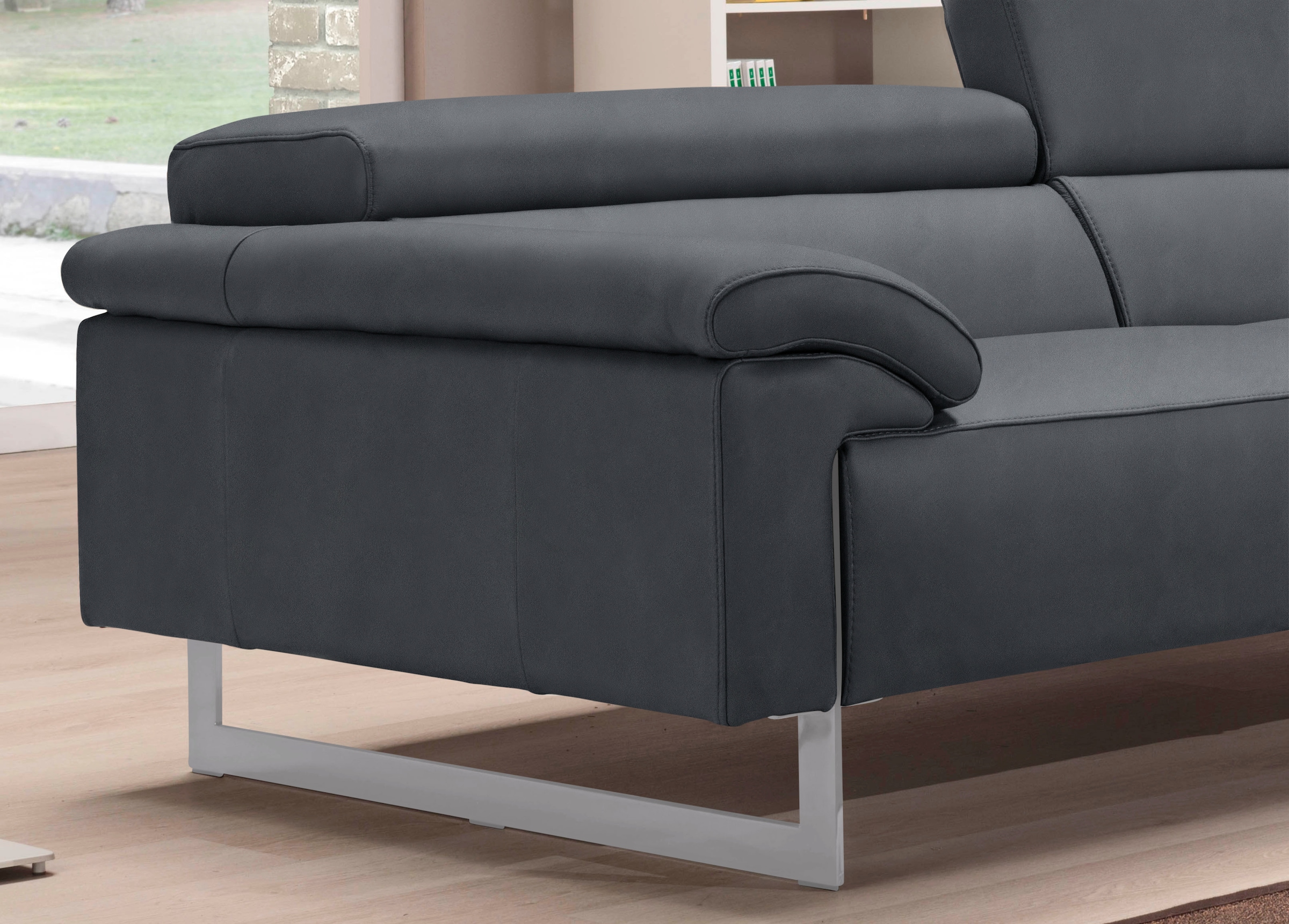 Egoitaliano 2,5-Sitzer »Malika, Designsofa mit hohem Sitzkomfort, edel und bequem«, inkl. Kopfteilverstellung und chromfarbenen Metallfüßen