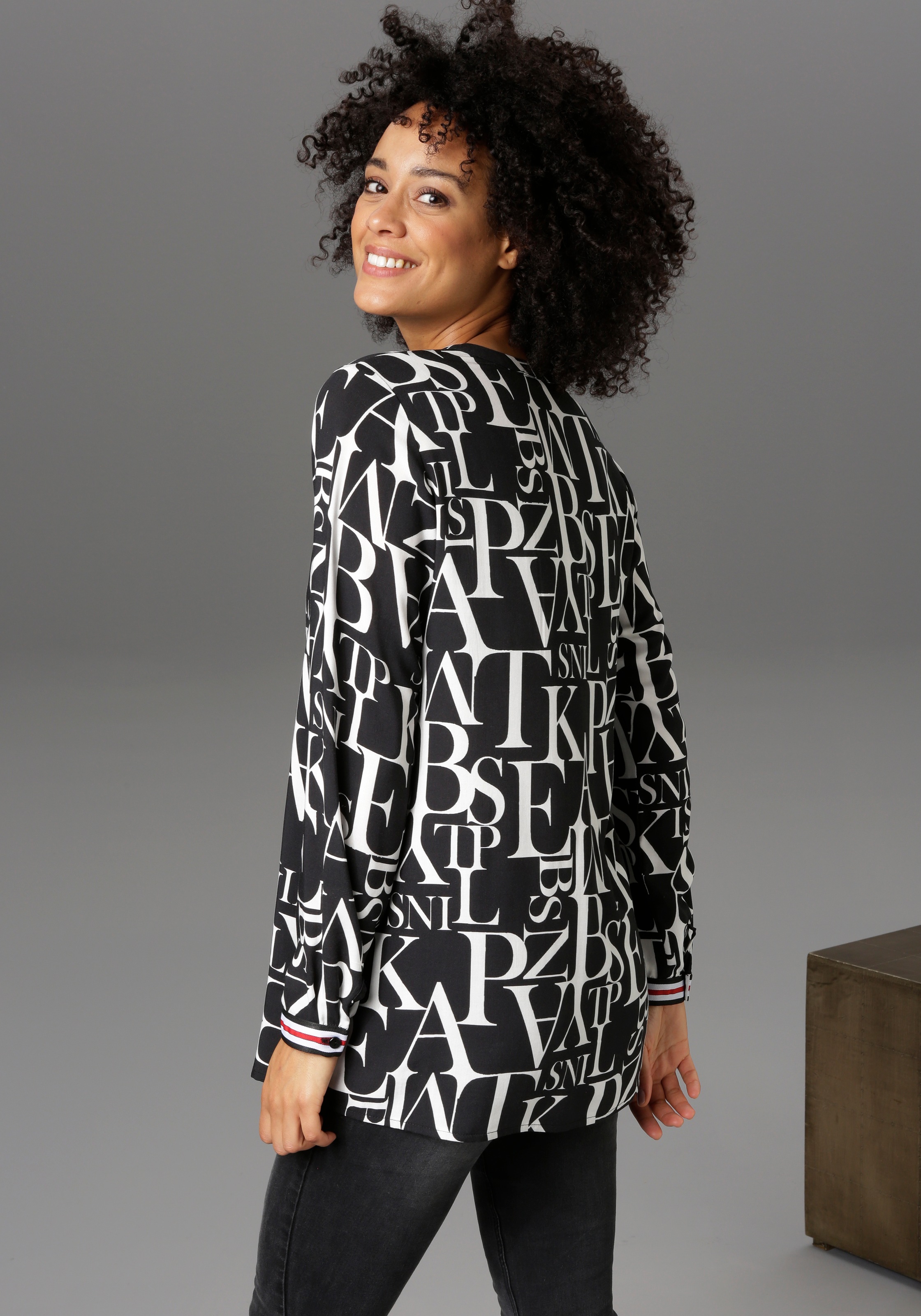 Aniston CASUAL mit Buchstaben bedruckt günstig online kaufen