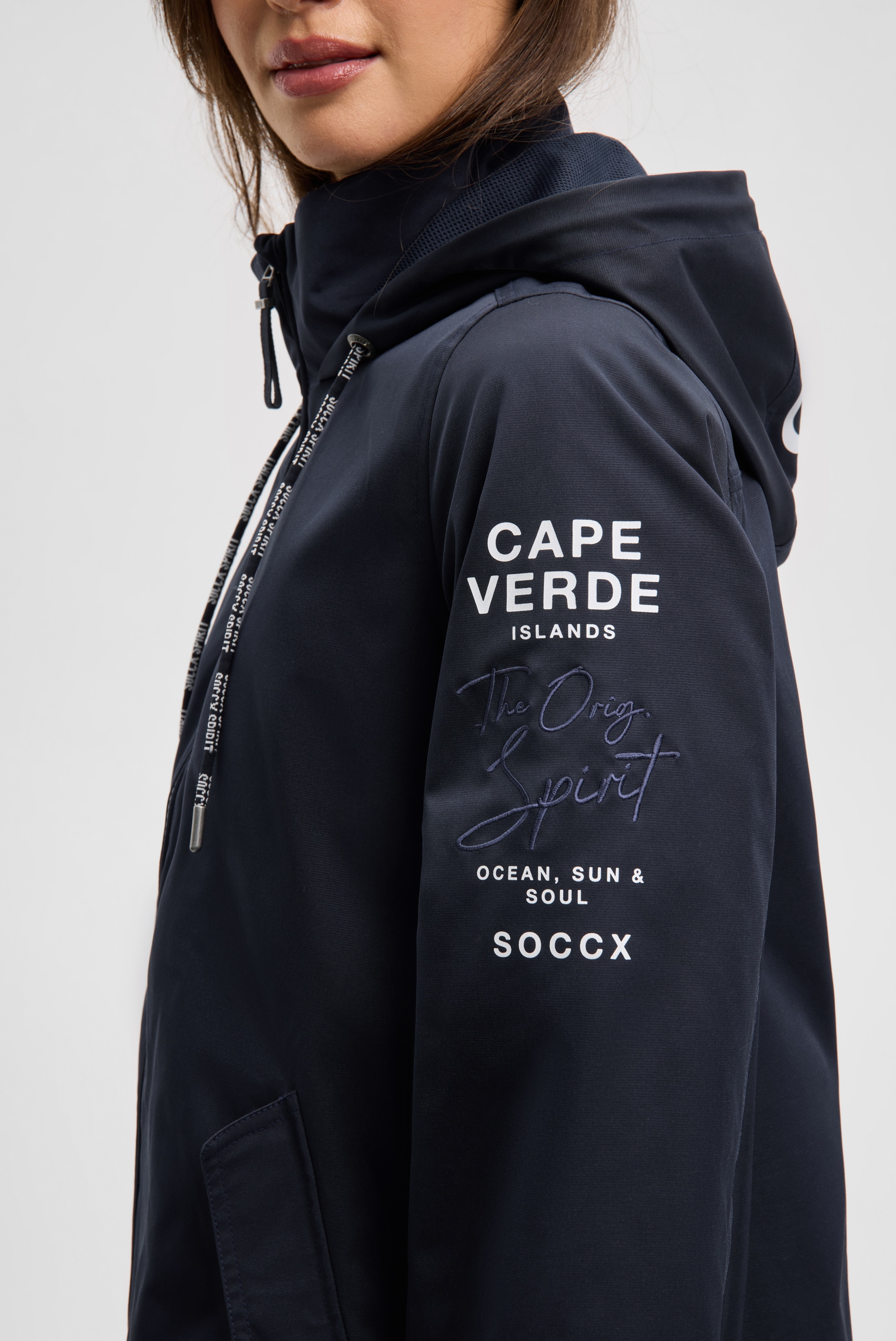 SOCCX Outdoorjacke mit Kapuze mit verstellbarem Gummizug im Saum