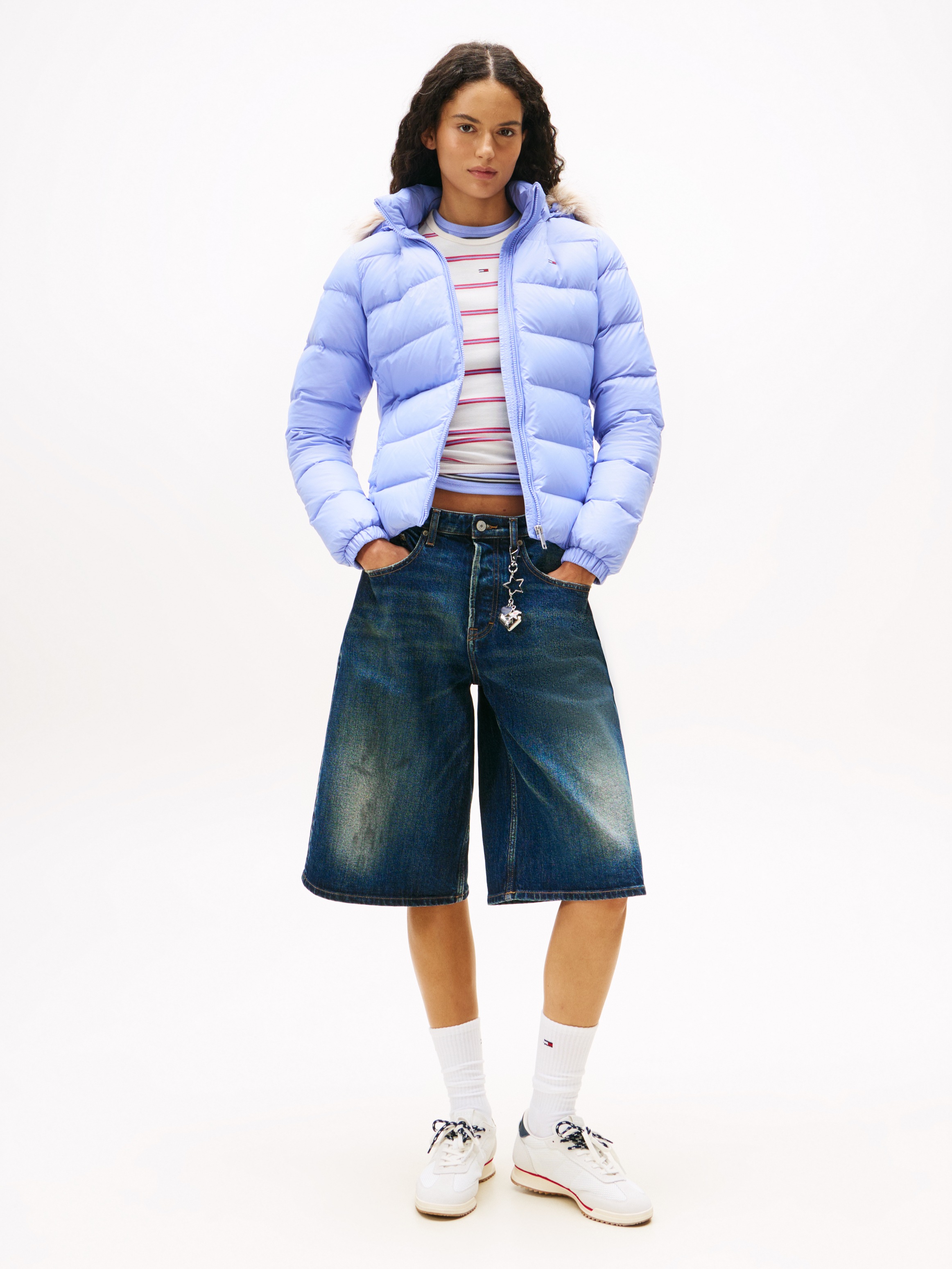 Thumbnail - Tommy Jeans Steppjacke "TJW BASIC HOODED DOWN JACKET EXT" mit Kapuze mit Logostickerei