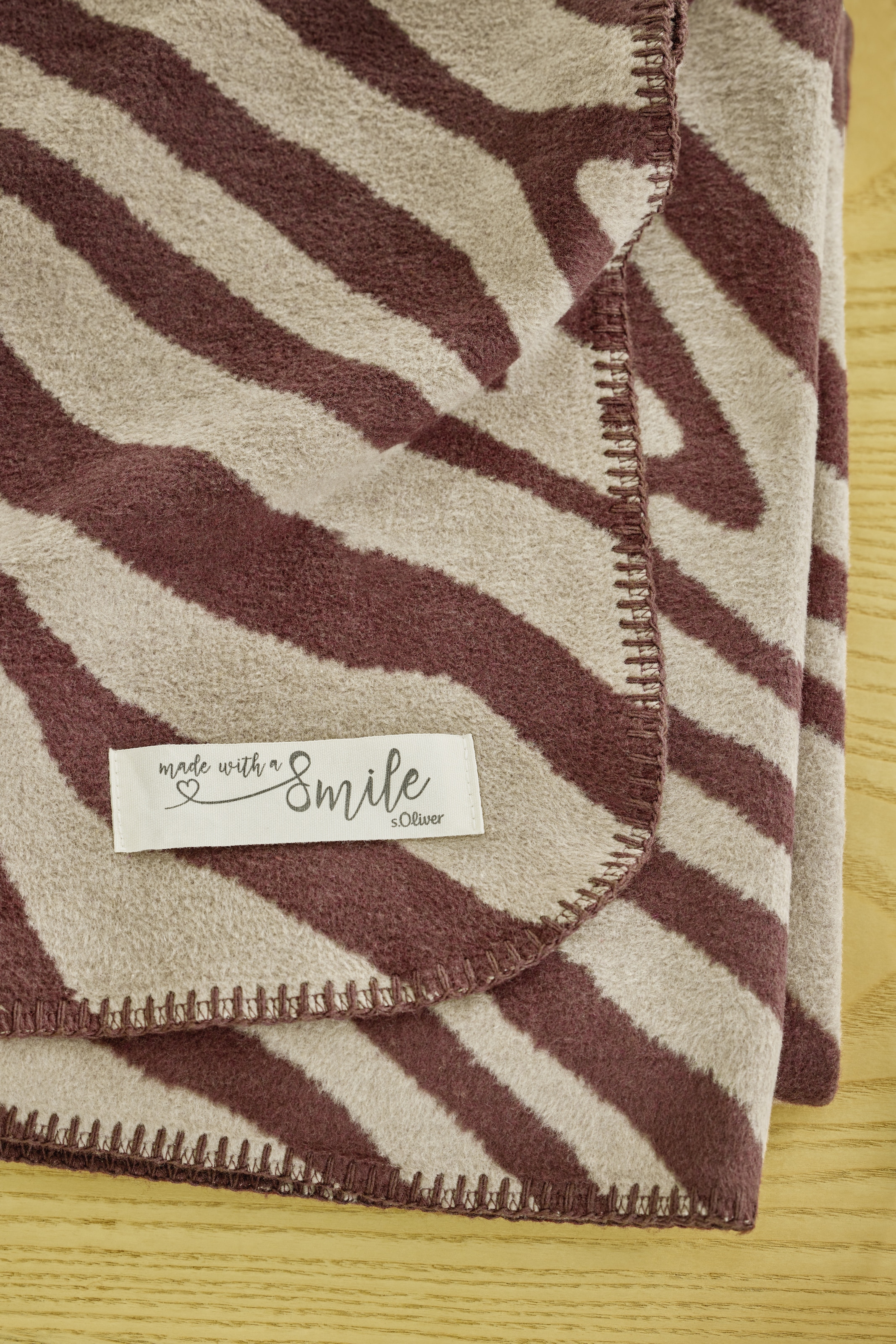 s.Oliver Wohndecke »s.Oliver Baumwollmischdecke« Elegantes Zebra-Muster in warmem Bordeaux und Beige