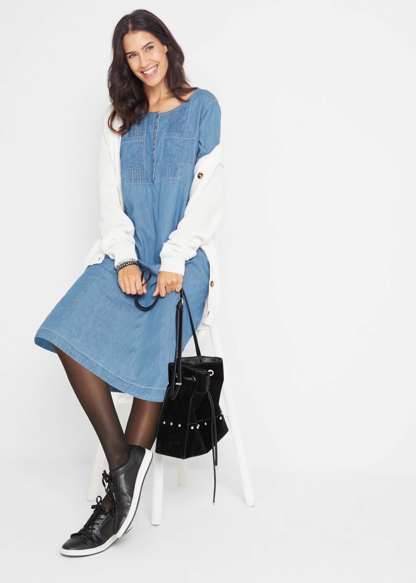 bonprix Jeanskleid aus weichem Jeans-Material, mit Biesen und Knopfleiste am Oberteil