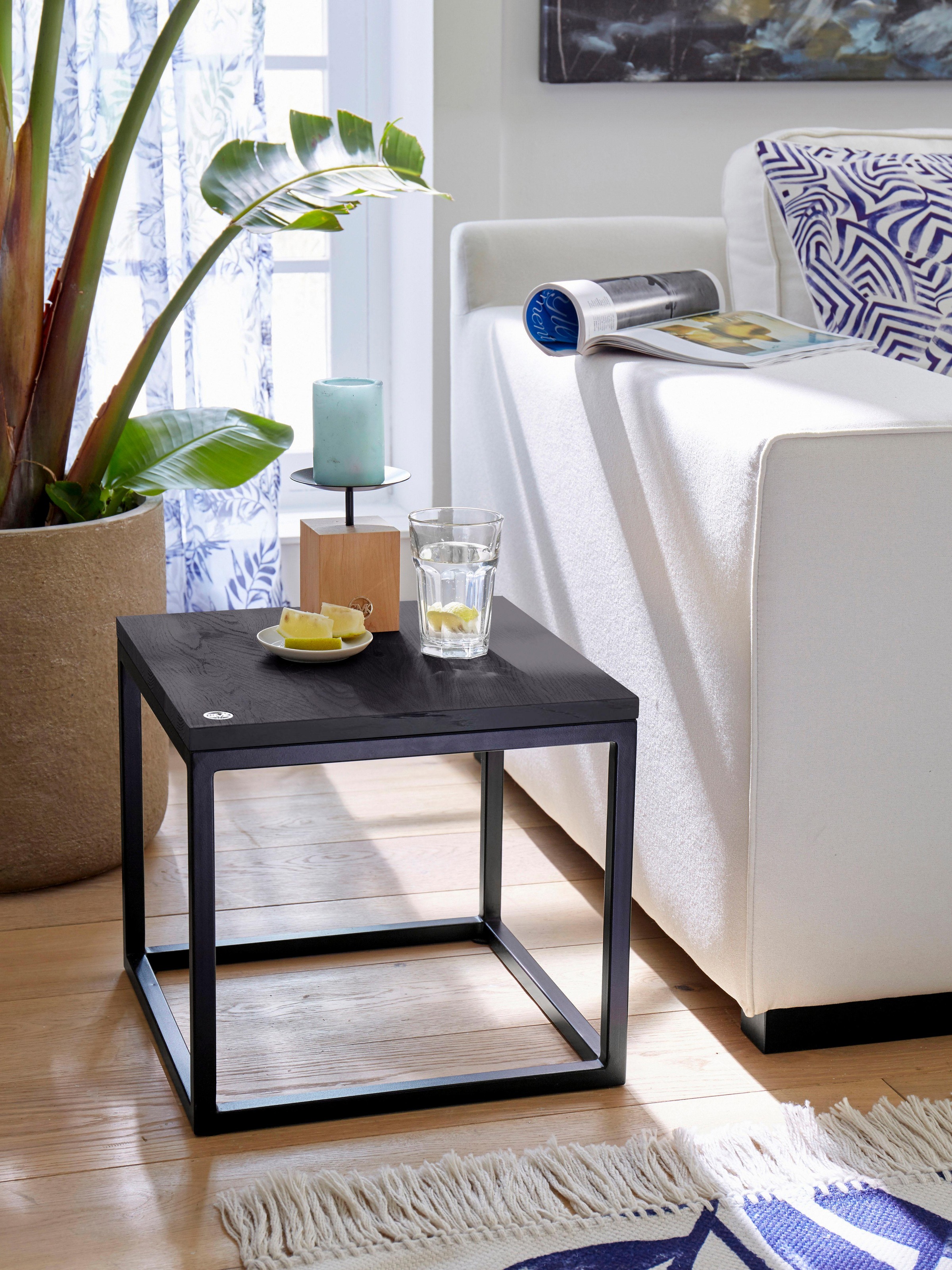 Home affaire Couchtisch »Voorst« aus massiver Eiche und Metallgestell