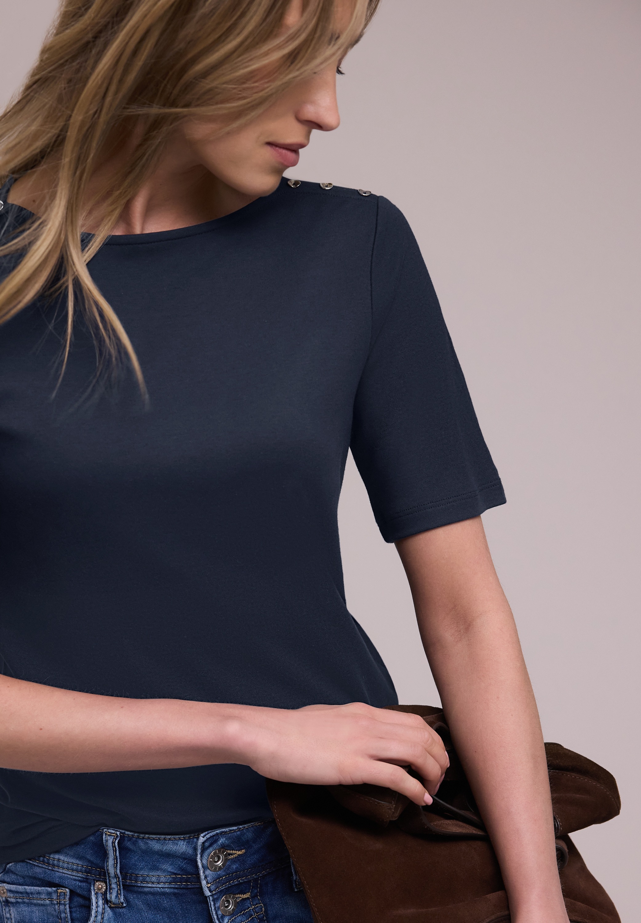 Kurzarmshirt STREET ONE, Damen, Gr. 42, shadowed navy, Jersey, Obermaterial: 50% Baumwolle, 50% Modal, unifarben, lässig geschnitten hüftbedeckend, U-Boot-Ausschnitt, abgesteppte Kante, Shirts, mit Knopfdetail 2
