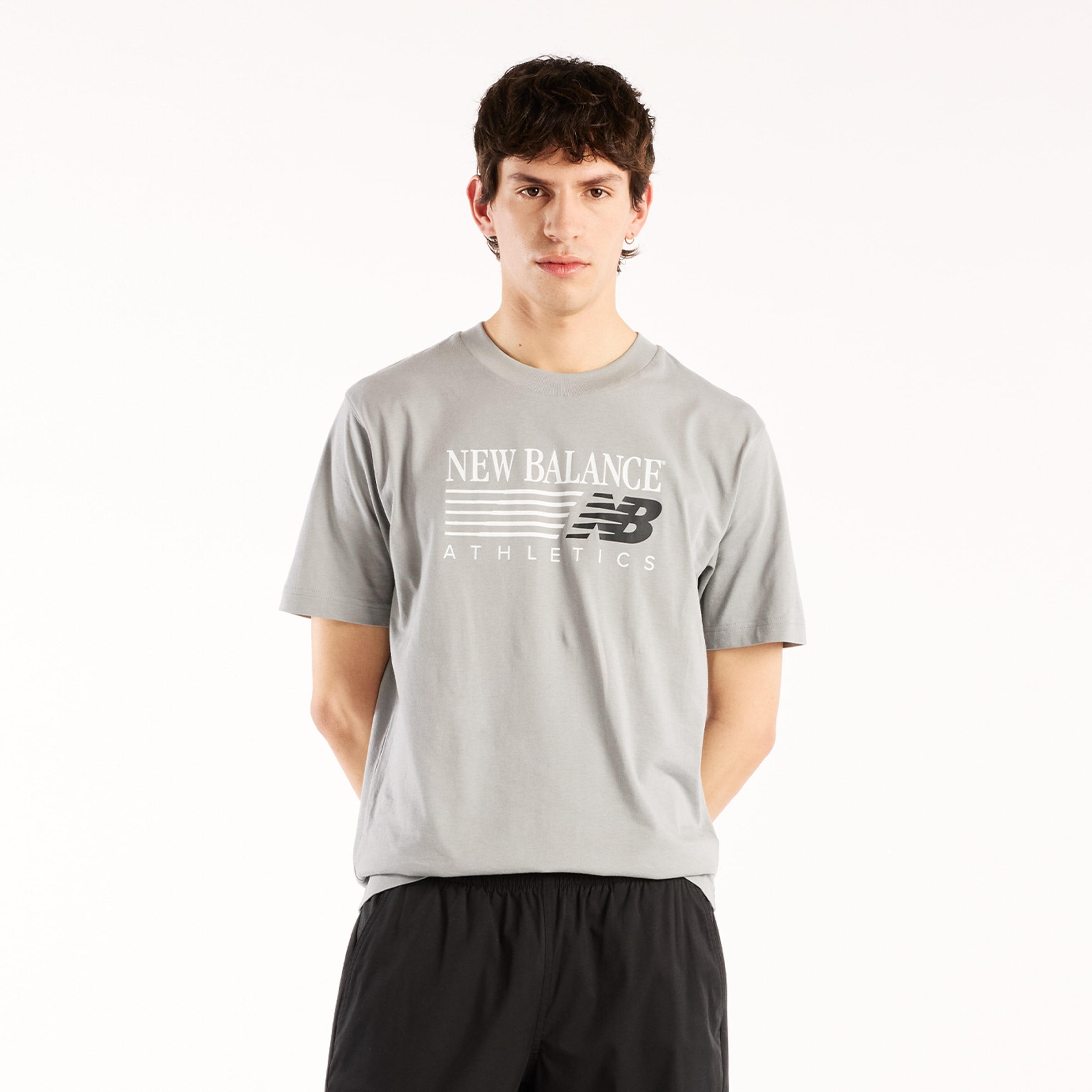 New Balance T-Shirt »REIMAGINED  GRAPHIC T-SHIRT« sportlicher Stil, T-Shirt-Schnitt, für Sportmode, aus Baumwolle