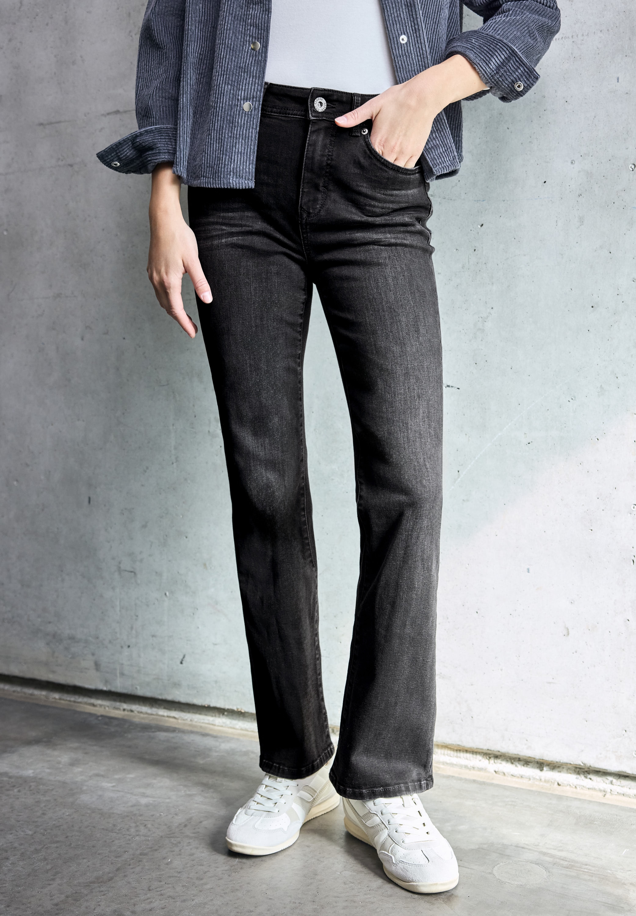 STREET ONE STUDIO Bootcut-Jeans aus Baumwolle mit Stretchanteil