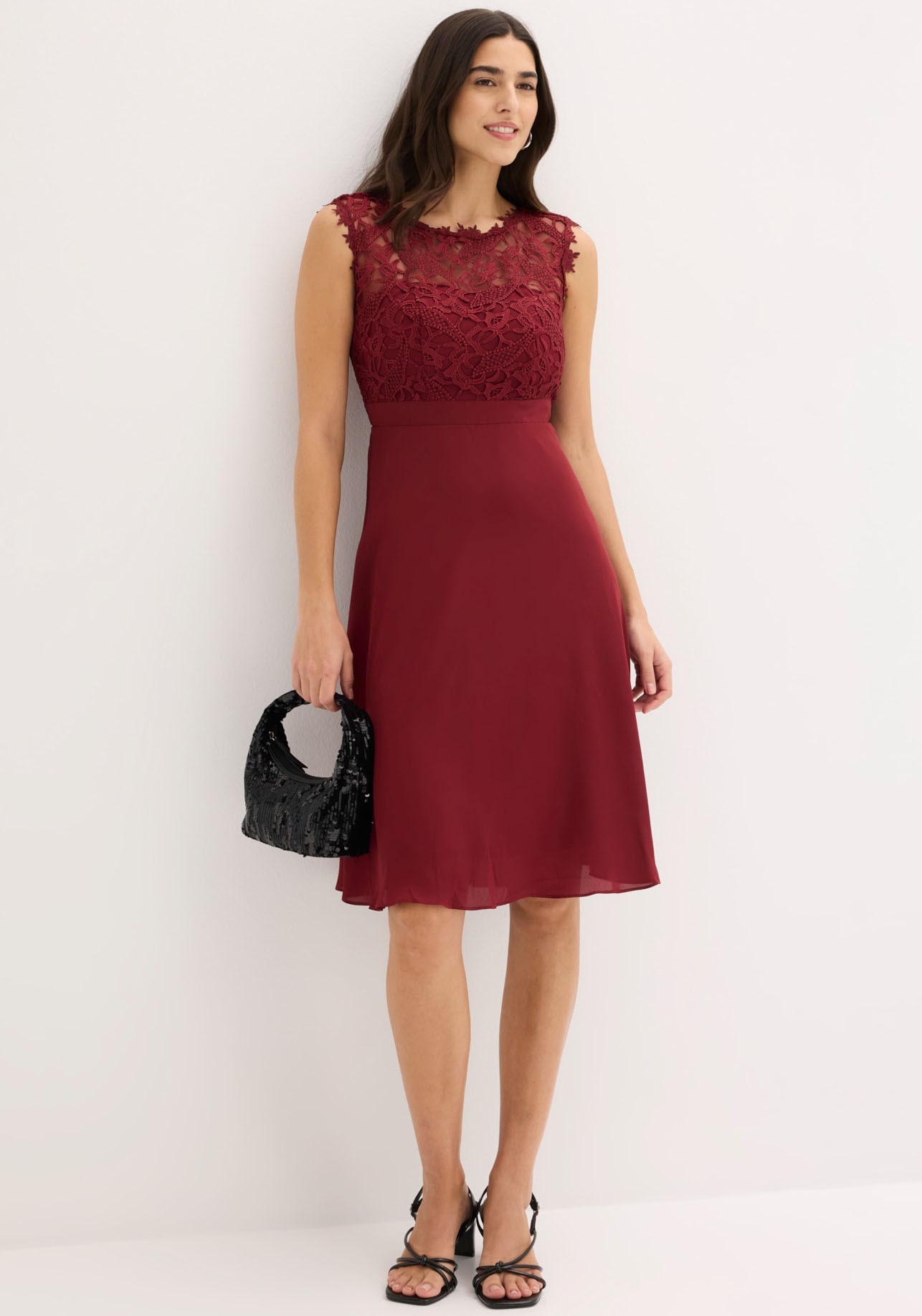 bonprix Minikleid »Minikleid mit Spitze« 1 tlg. für besondere Anlässe, aus Polyester, taillierte Passform