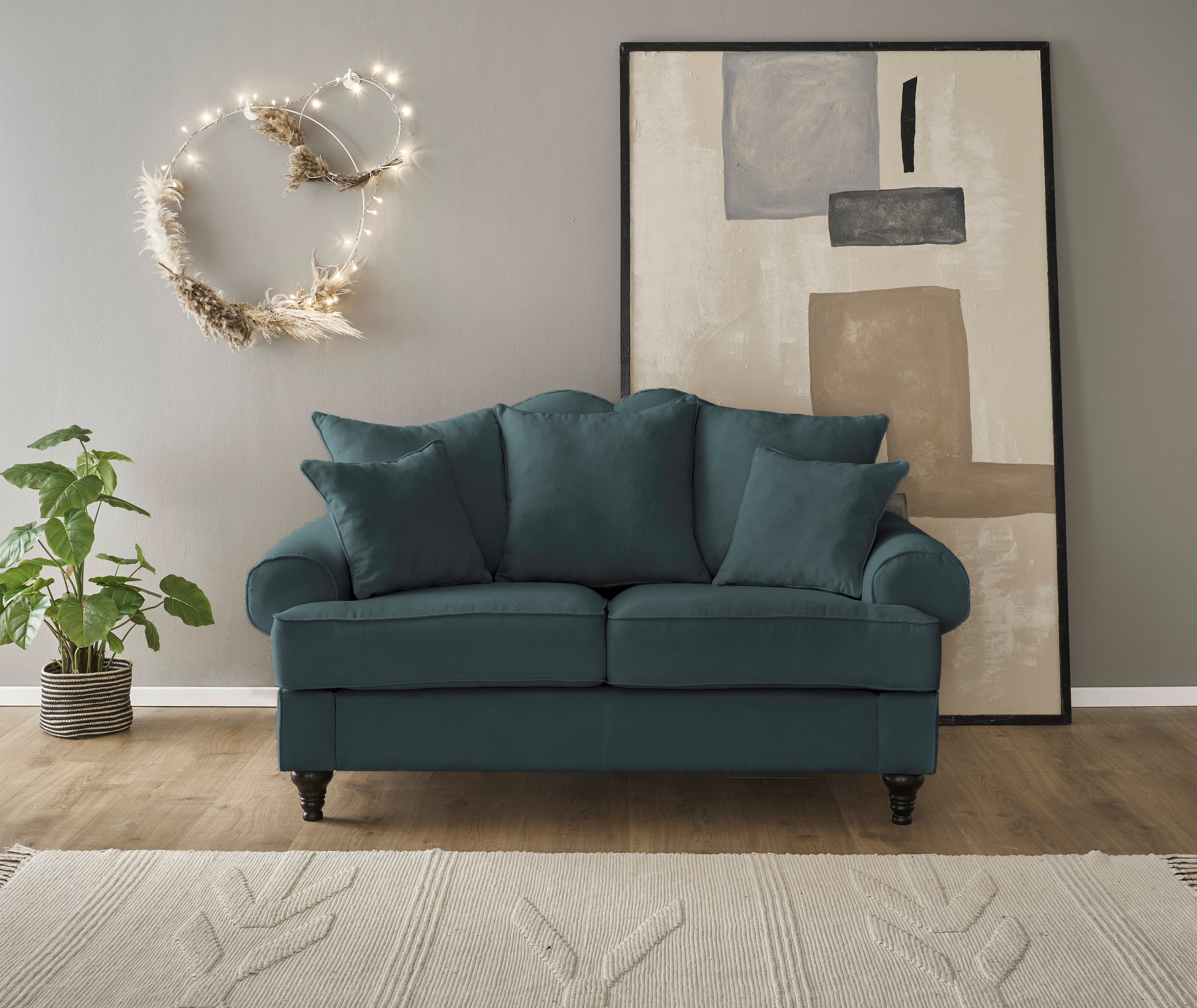 OTTO home 2-Sitzer "Westminster, Sofa im Landhausstil, Couch mit Zierkissen" Federkern-Polsterung, gedrechselter Fuß, hochwertiger Microfaserbezug