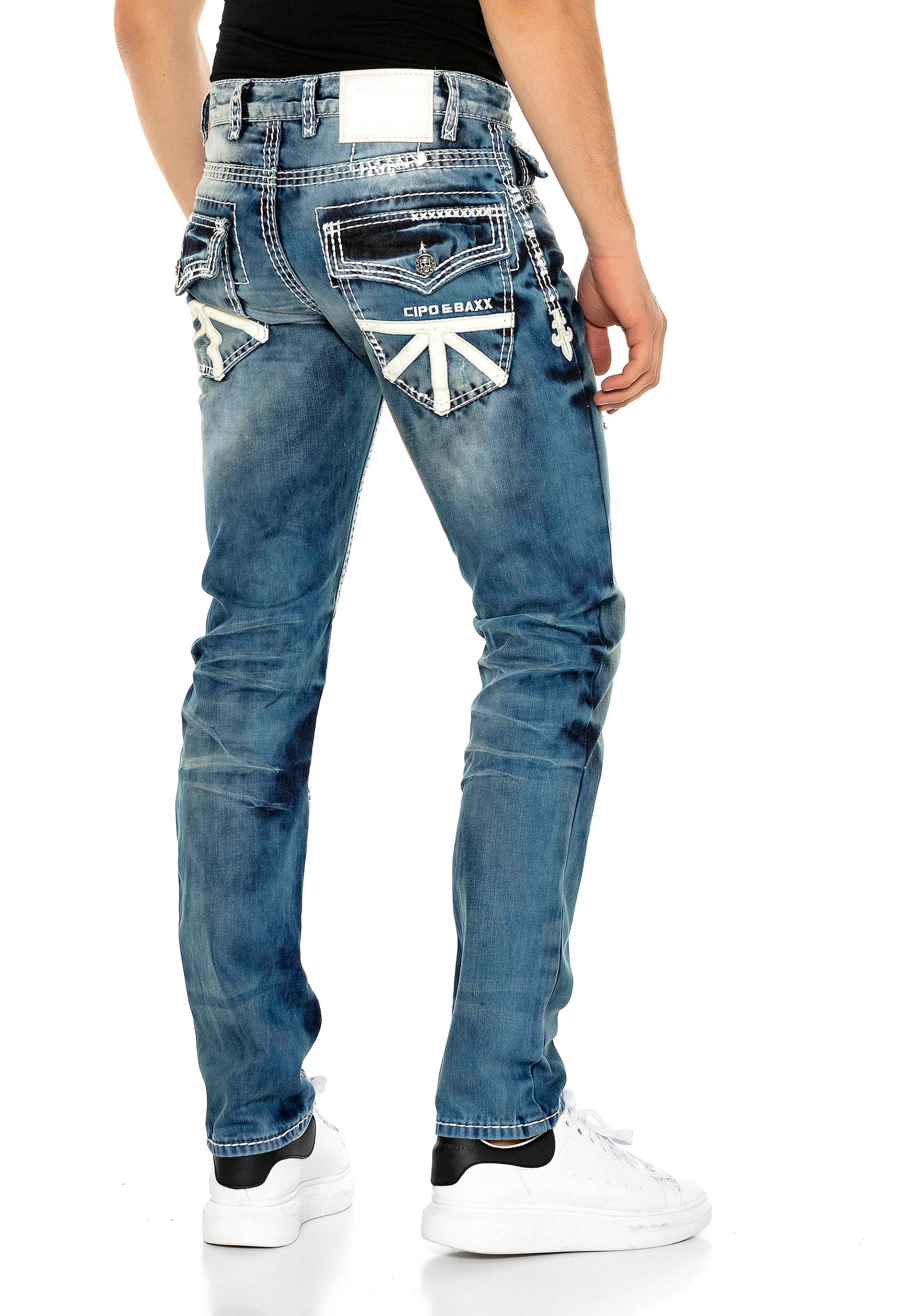 Cipo & Baxx Bequeme Jeans, im coolen Used-Look Straight Fit