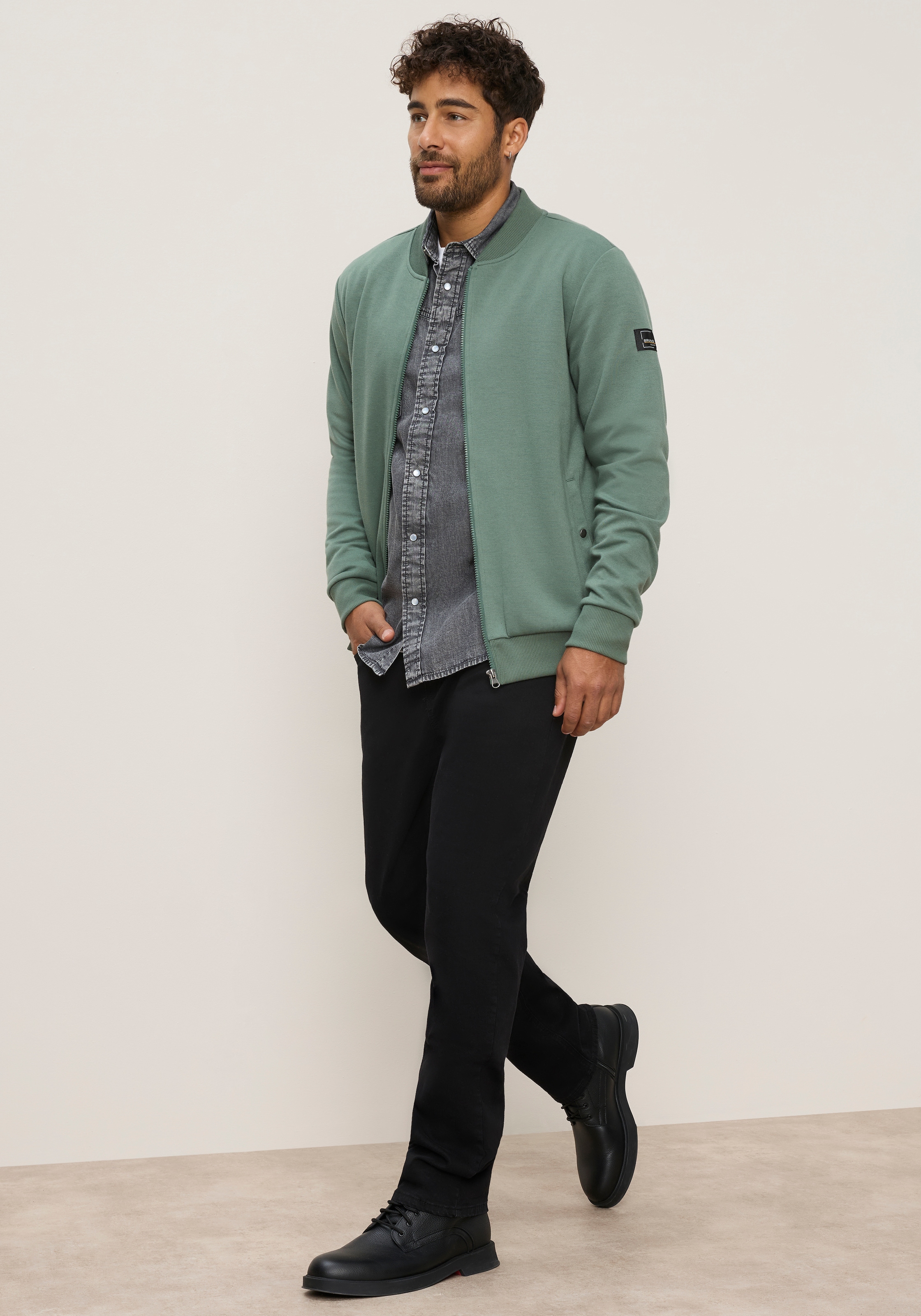 Bruno Banani Sweatjacke mit Stehkragen und Eingrifftaschen