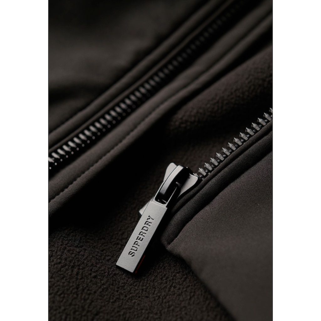 Superdry Softshelljacke »SD-HOODED SOFT SHELL TREKKER JKT«, mit Kapuze