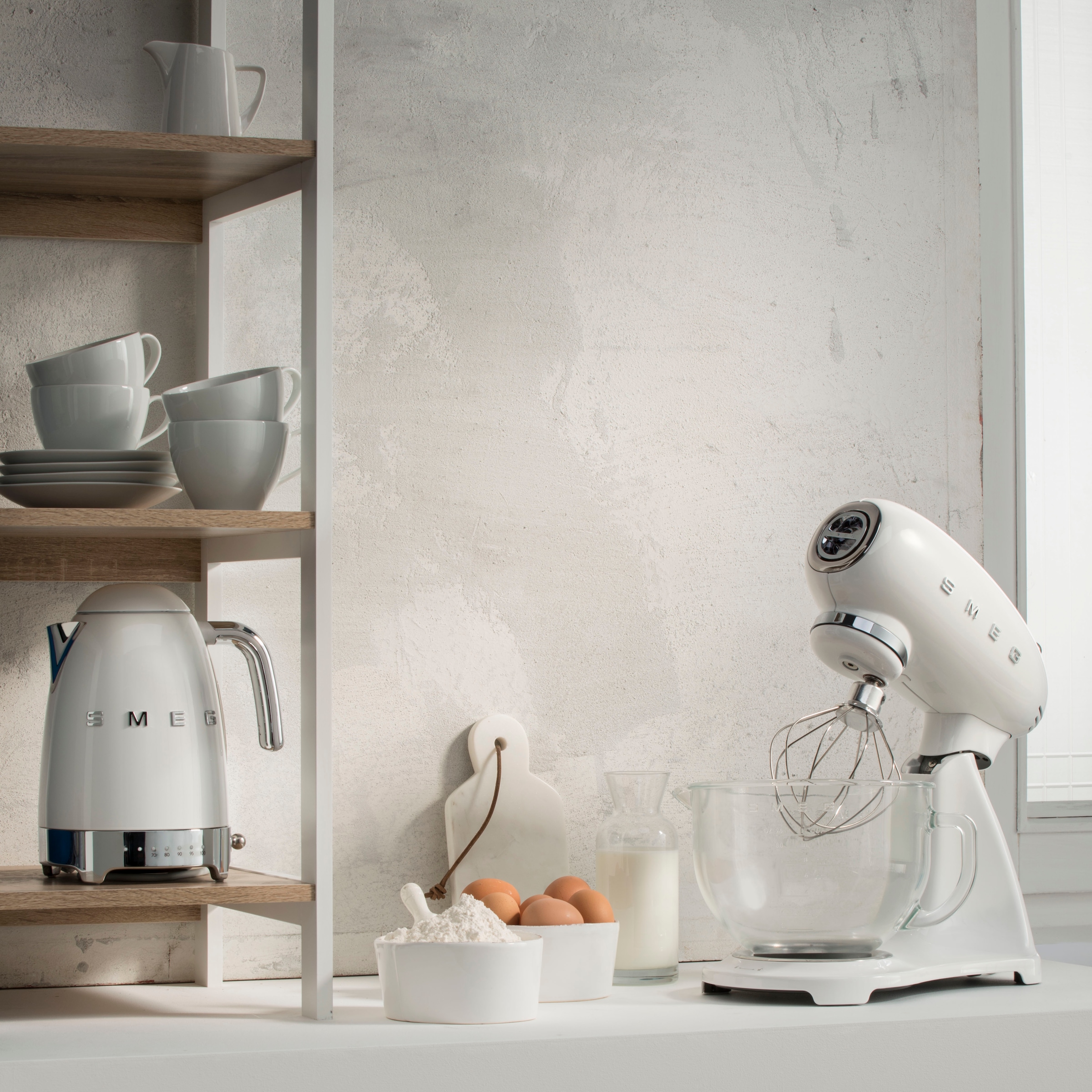 Smeg Küchenmaschine »SMF13WHEU Weiß«, Glasrührschüssel mit ergonomischem Griff