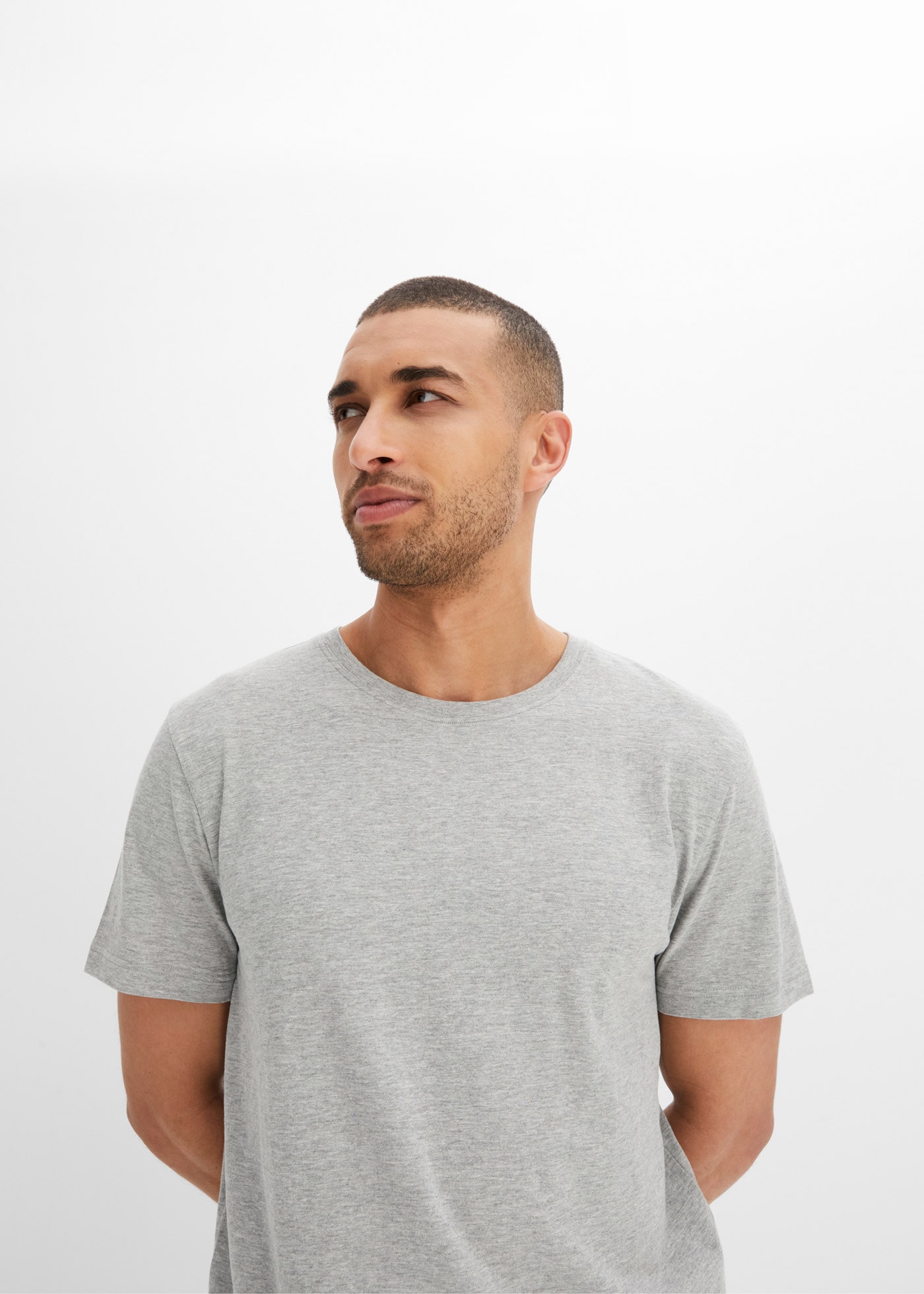 bonprix T-Shirt »T-Shirt (3er Pack)« Packung, 3 Stk. bequemer Regular Fit, Rundhalsausschnitt, leichte Stoffqualität