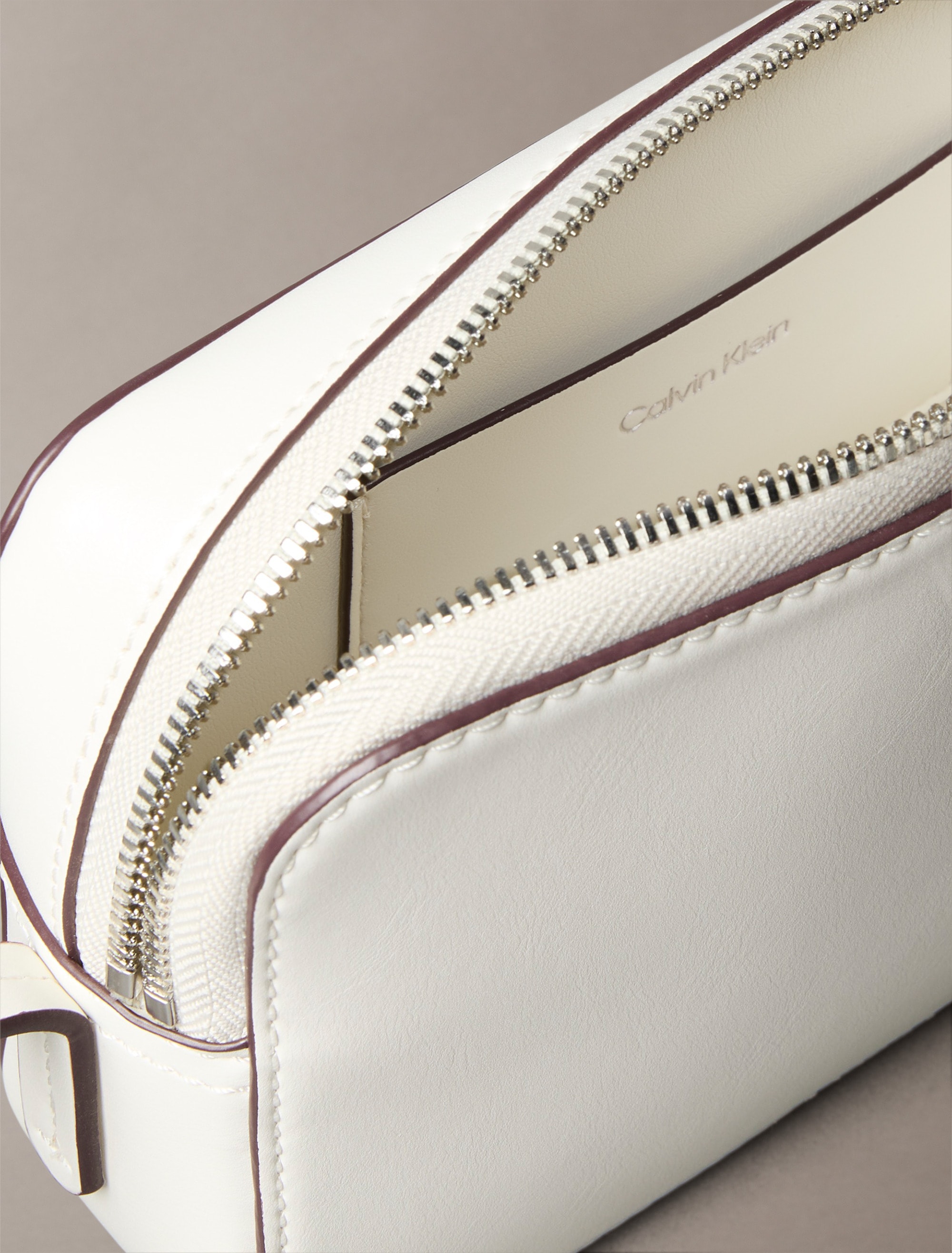 Calvin Klein Mini Bag »CK CAMERA BAG«, Damen Schultertasche, kleine Umhängetasche, mit CK-Logo