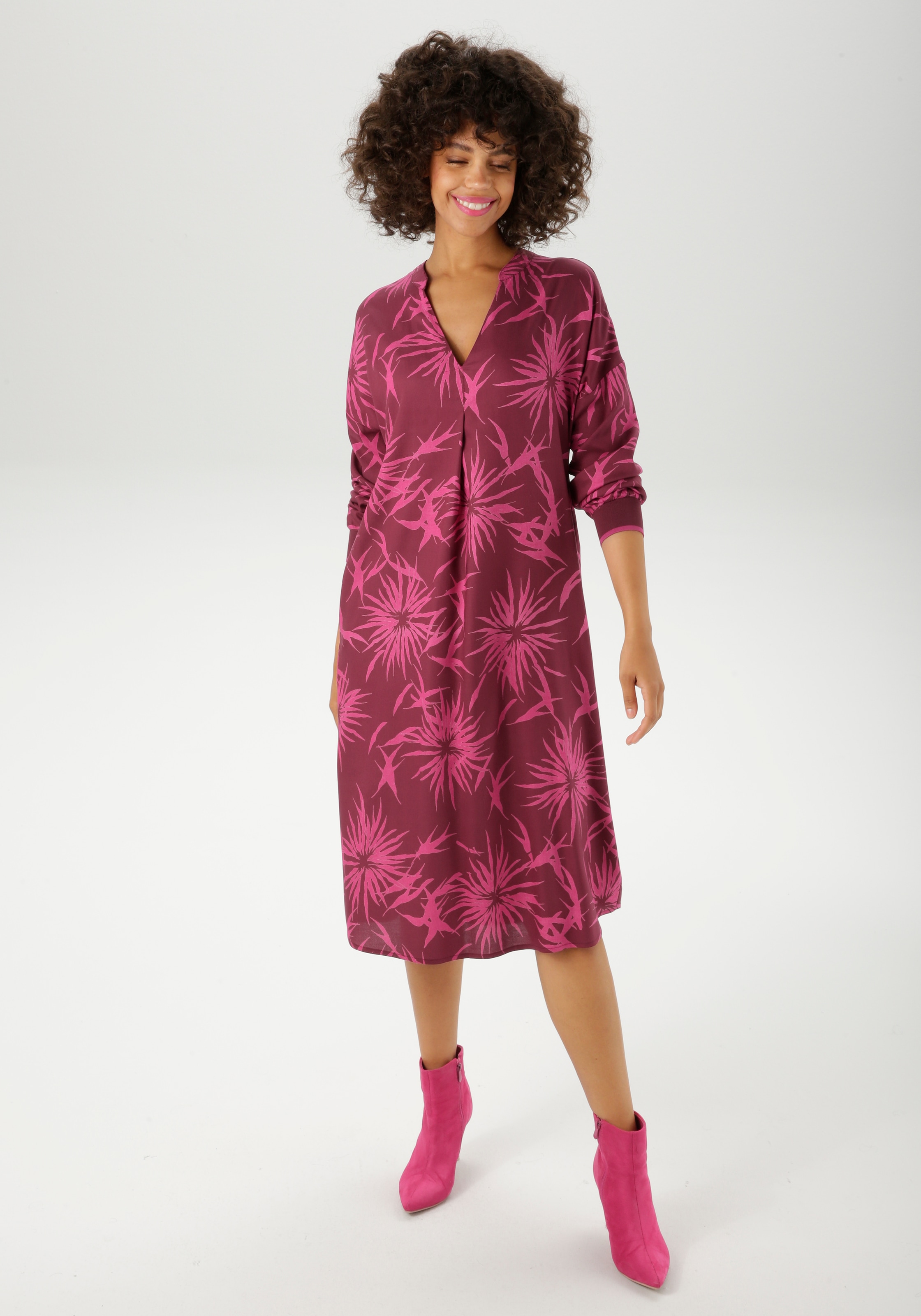 Aniston CASUAL Tunikakleid, mit trendfarbigem, grafischen Blumendruck - NEUE KOLLEKTION