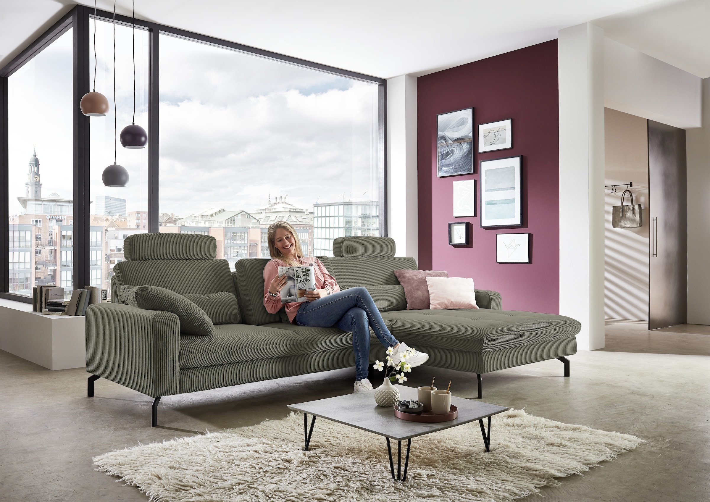 Die PlanBar Ecksofa "MP-IN20110 L-Form mit Kaltschaum-Polsterung" optional mit Funktionen erhältlich