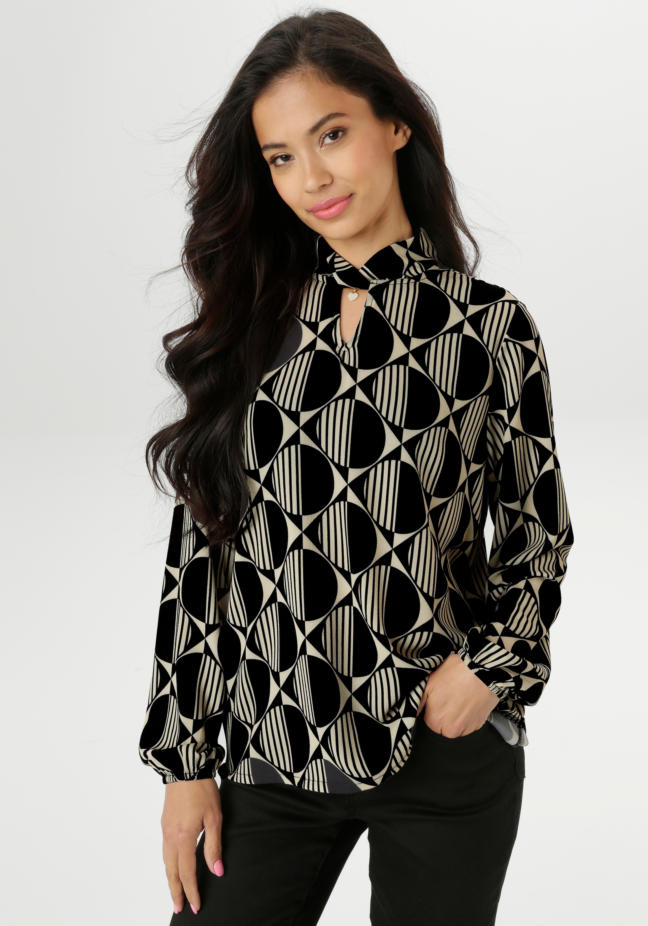 Aniston SELECTED Schlupfbluse mit raffinierter Ausschnittlösung günstig online kaufen