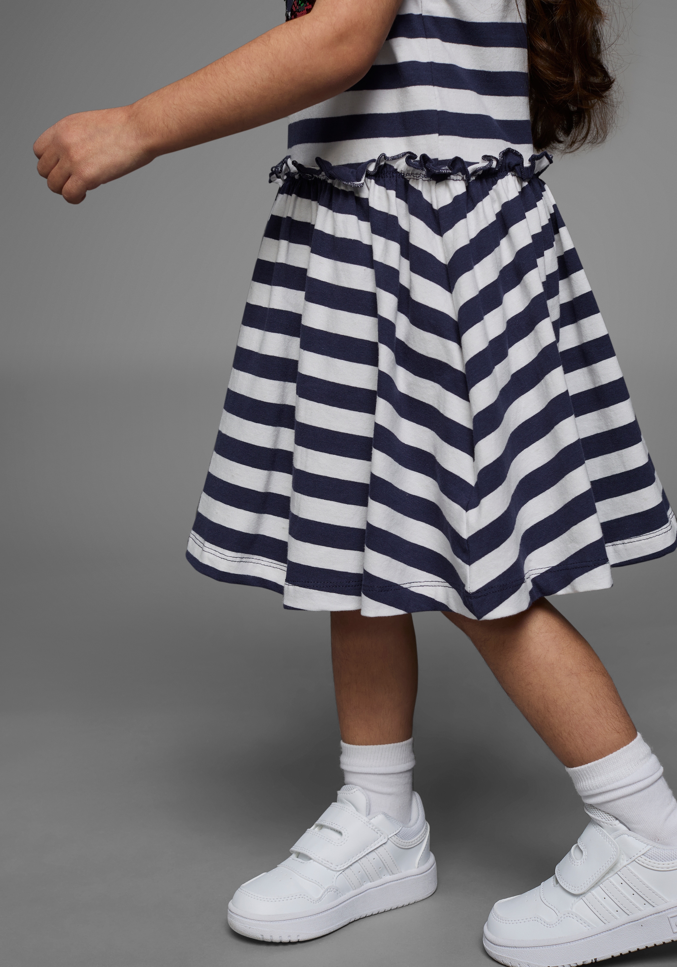 KIDSWORLD Jerseykleid »für kleine Mädchen«, festlich, kniefrei, verspielt, aus Baumwollmischung