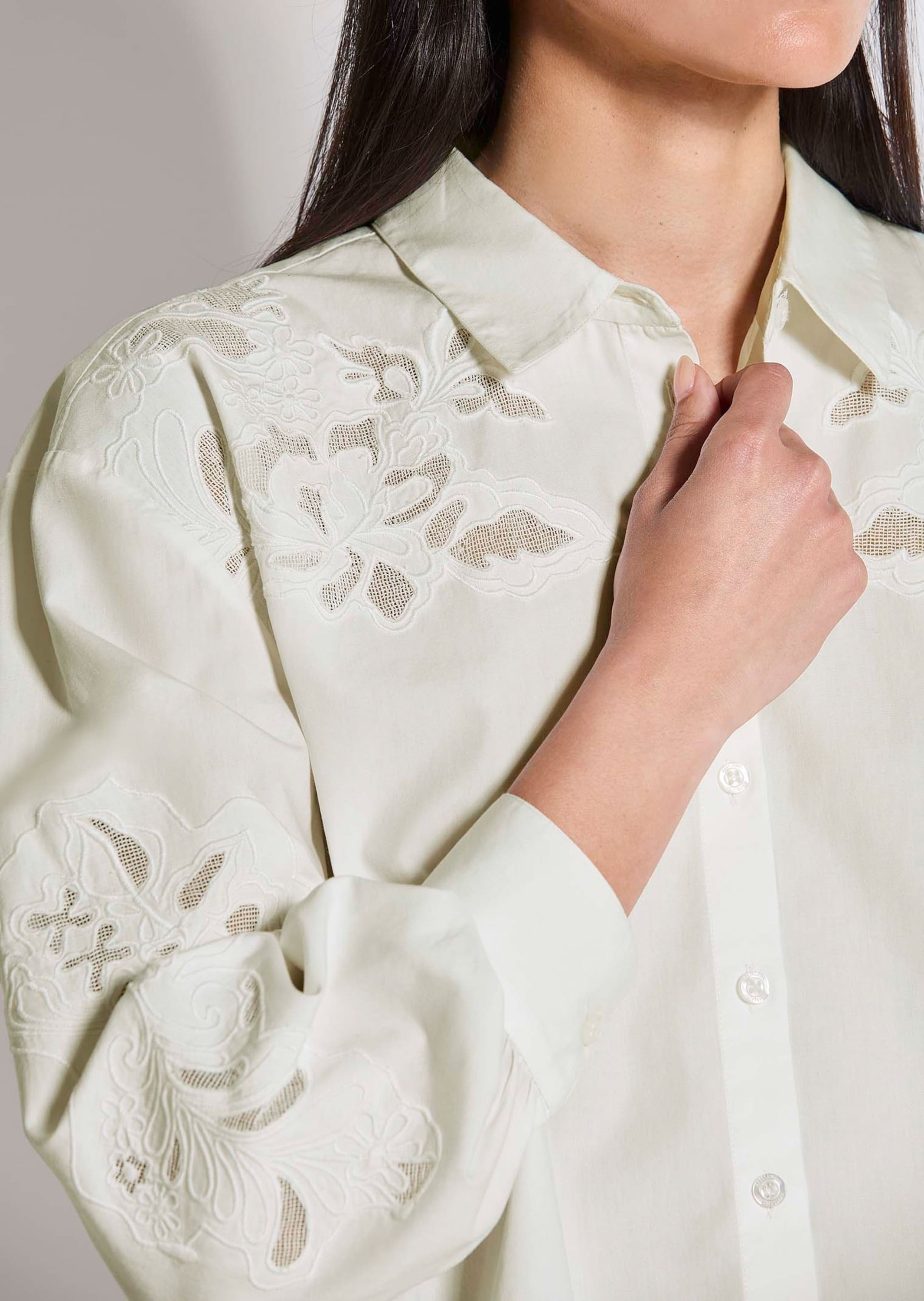 MADELEINE Langarmbluse »Hemdbluse Baumwollbluse mit floraler Stickerei«