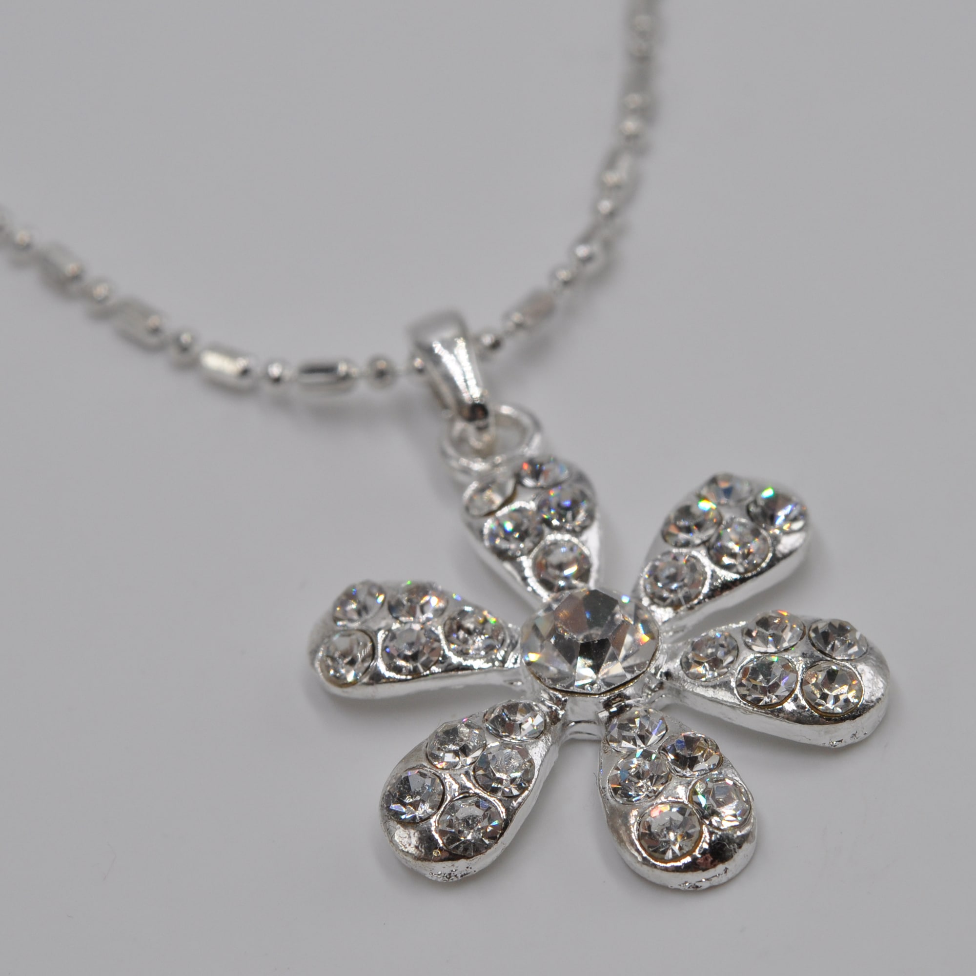 Steuer Kette mit Anhänger »Metall glanz Blume Glasstein weiß«