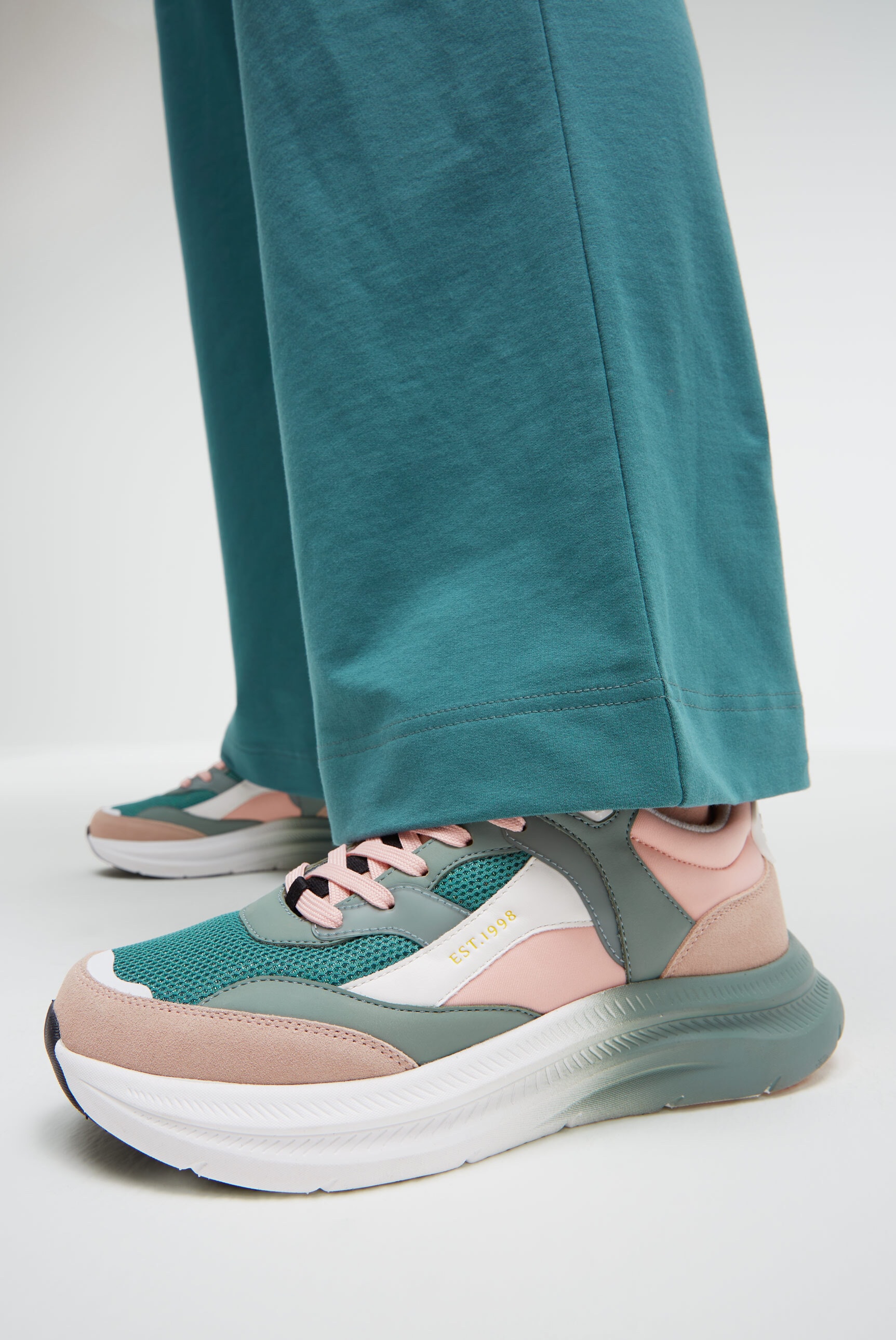 SOCCX Sneaker, mit Farbverlauf in der Sohle