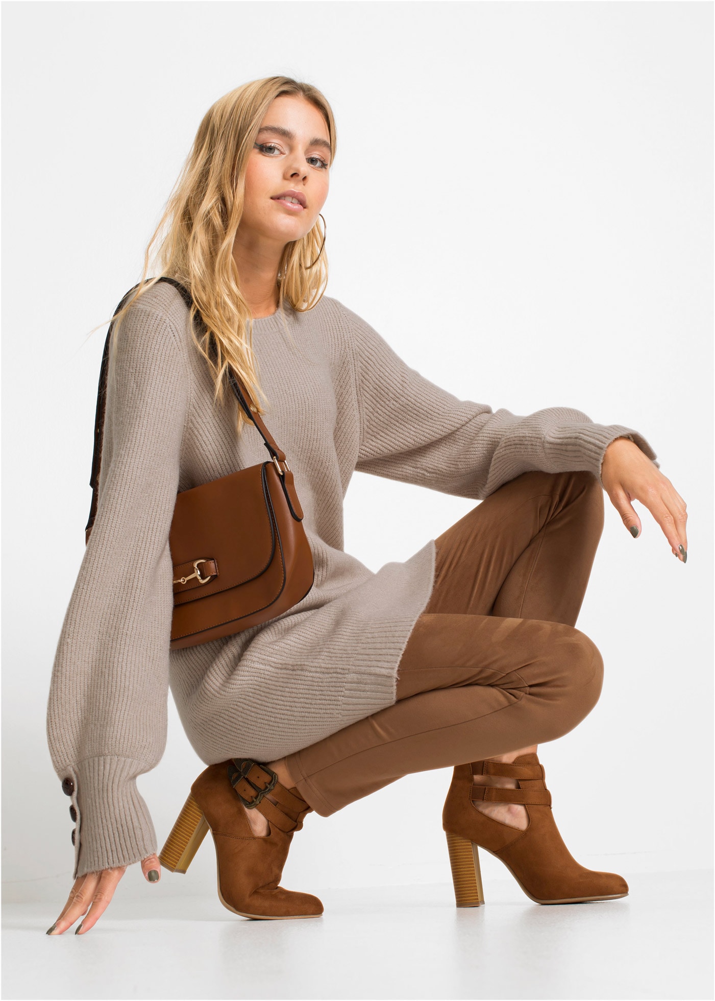 bonprix Longpullover »Longpullover mit Knöpfen« mit dekorativen Knöpfen, mit Rundhalsausschnitt