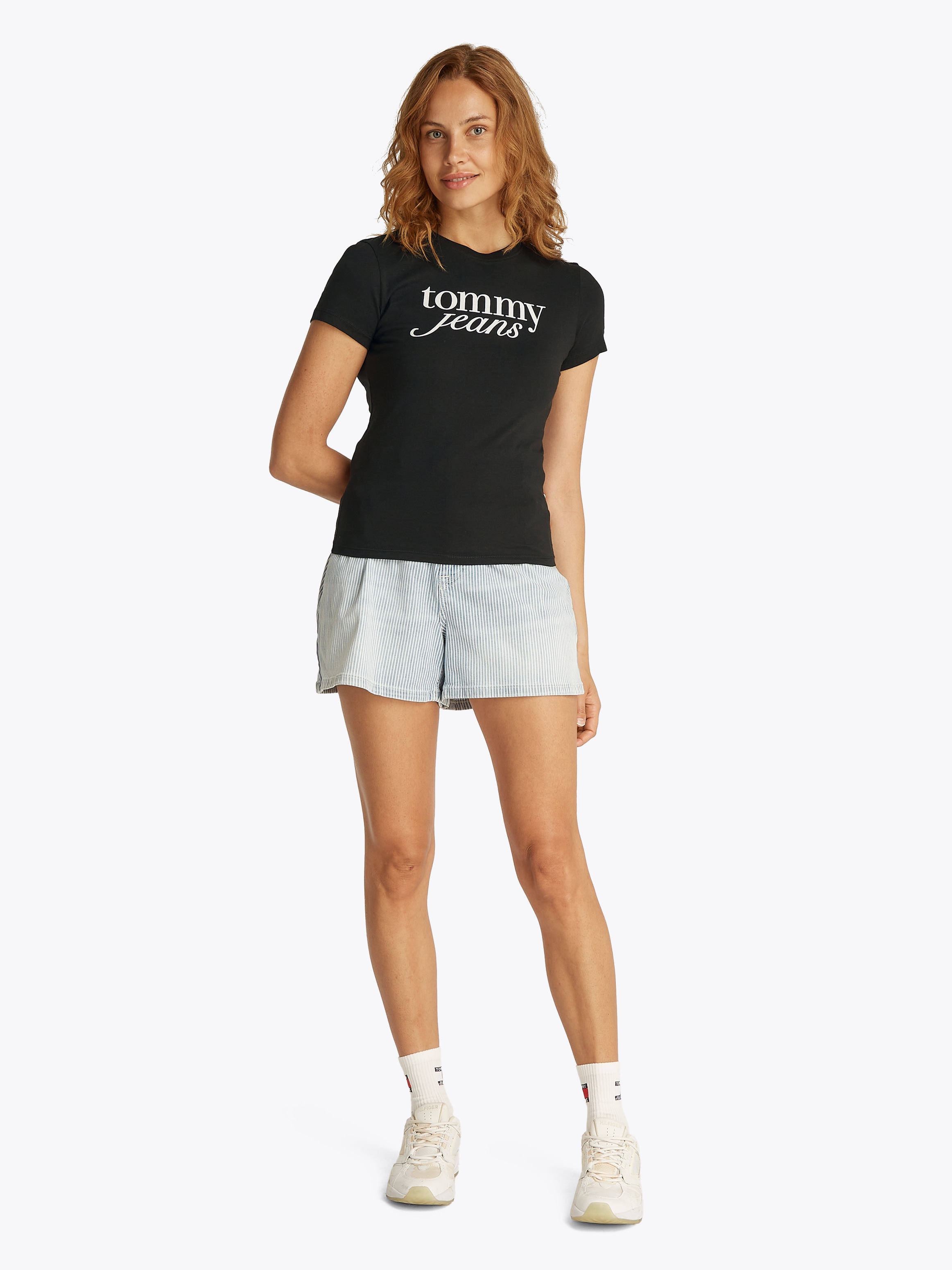 Tommy Jeans Curve Rundhalsshirt »Shirt TJW SLIM ESSENTIAL«, in Großen Größen, Logo-Print auf Brusthöhe, mit Logostickerei