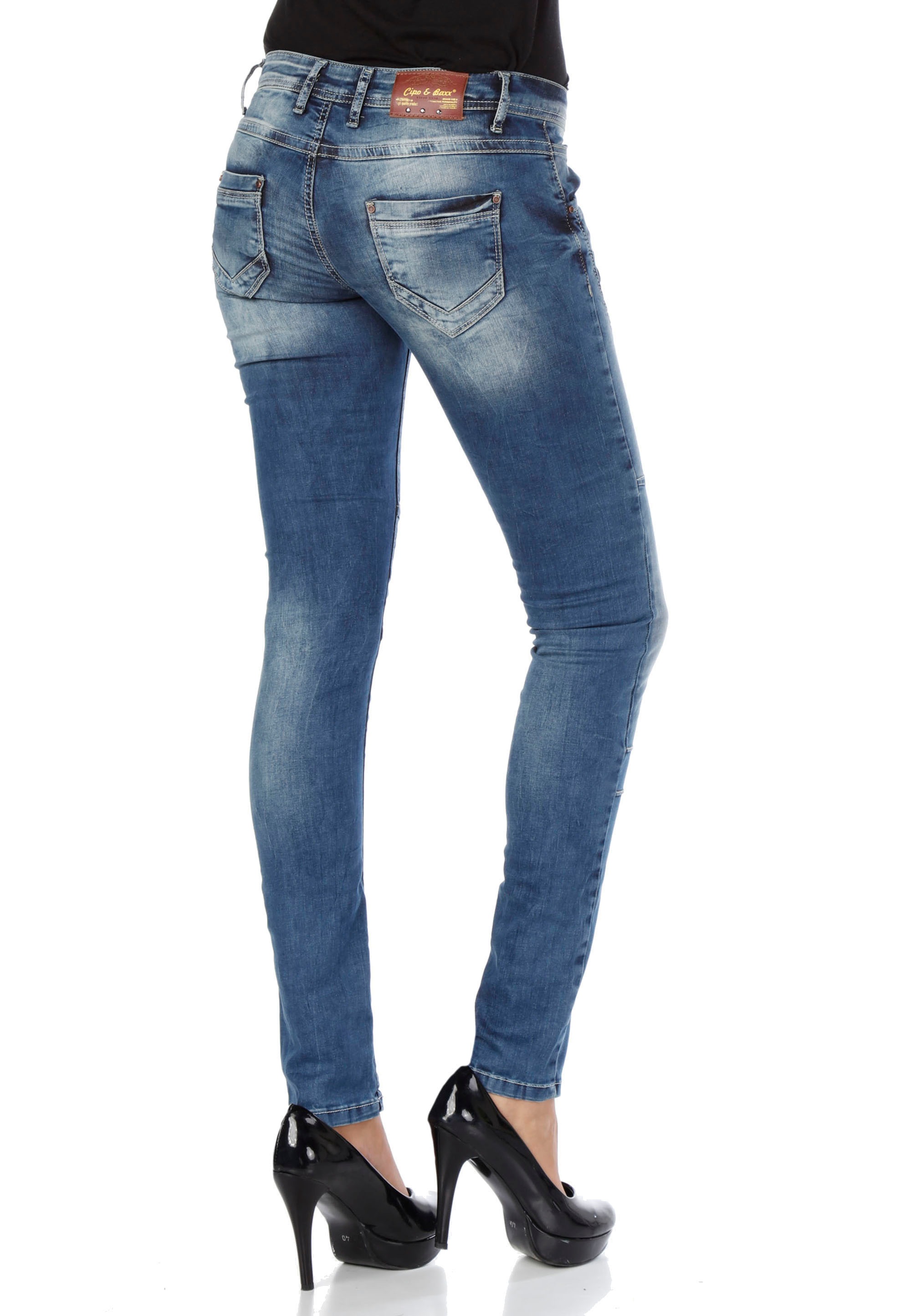 Cipo & Baxx Bequeme Jeans, mit tollen Abnähern