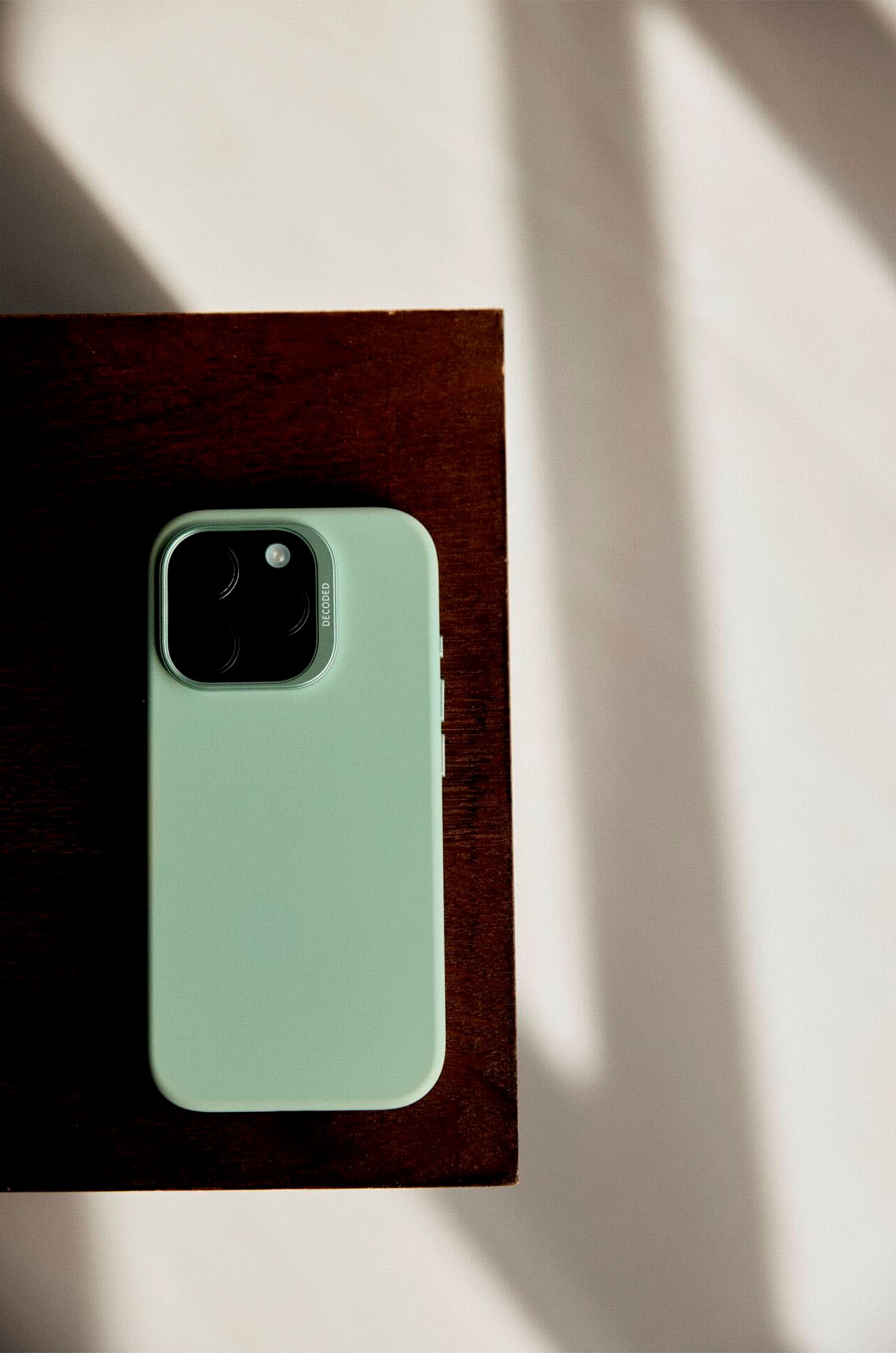 DECODED Smartphone-Hülle »AntiMicrobial Silicone Backc. iPhone 16 Pro«, Smartphones