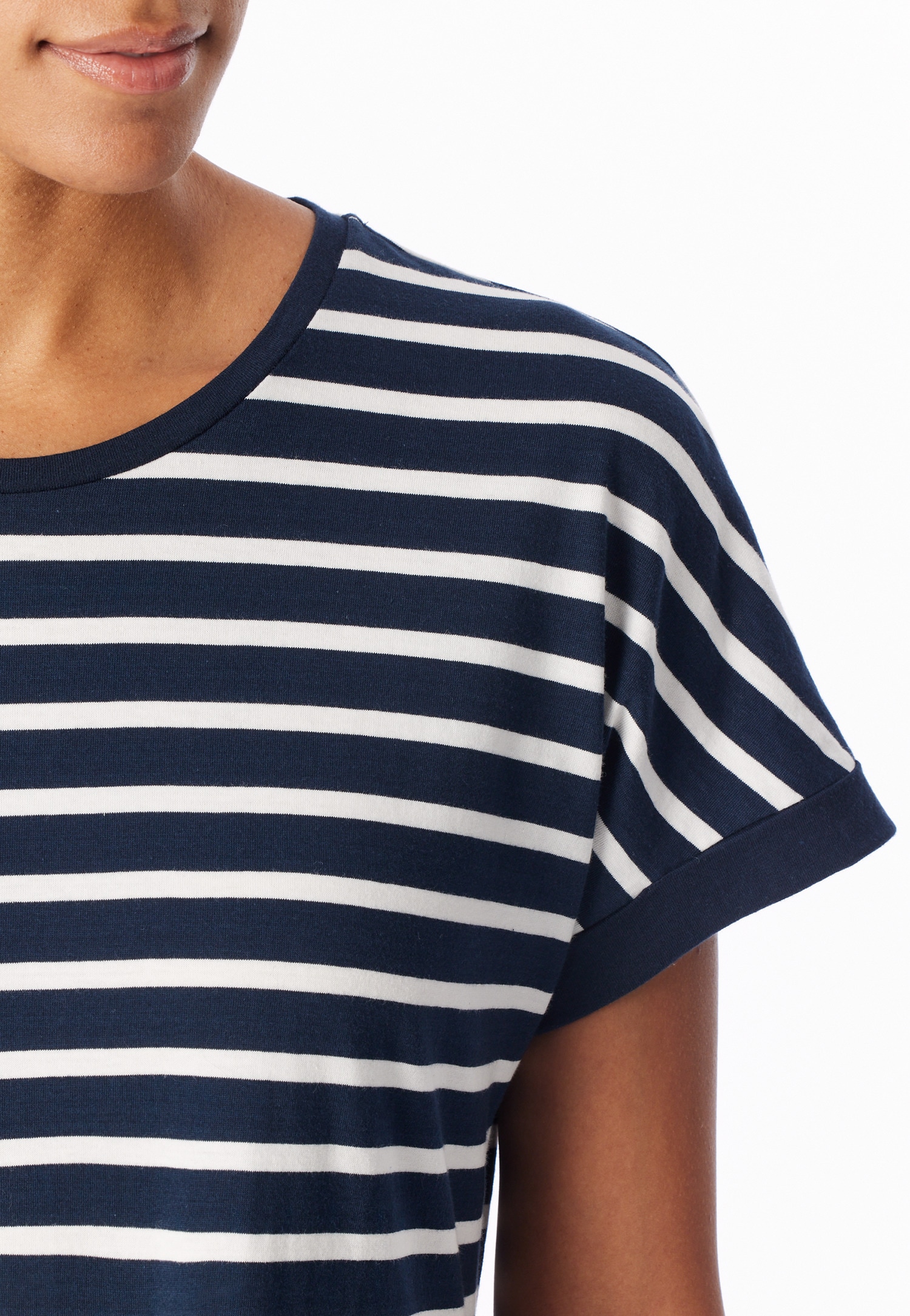 Schiesser Nachthemd »Casual Essentials« Seitennahttaschen mit garngefärbten Streifen und sportlichen Taschen