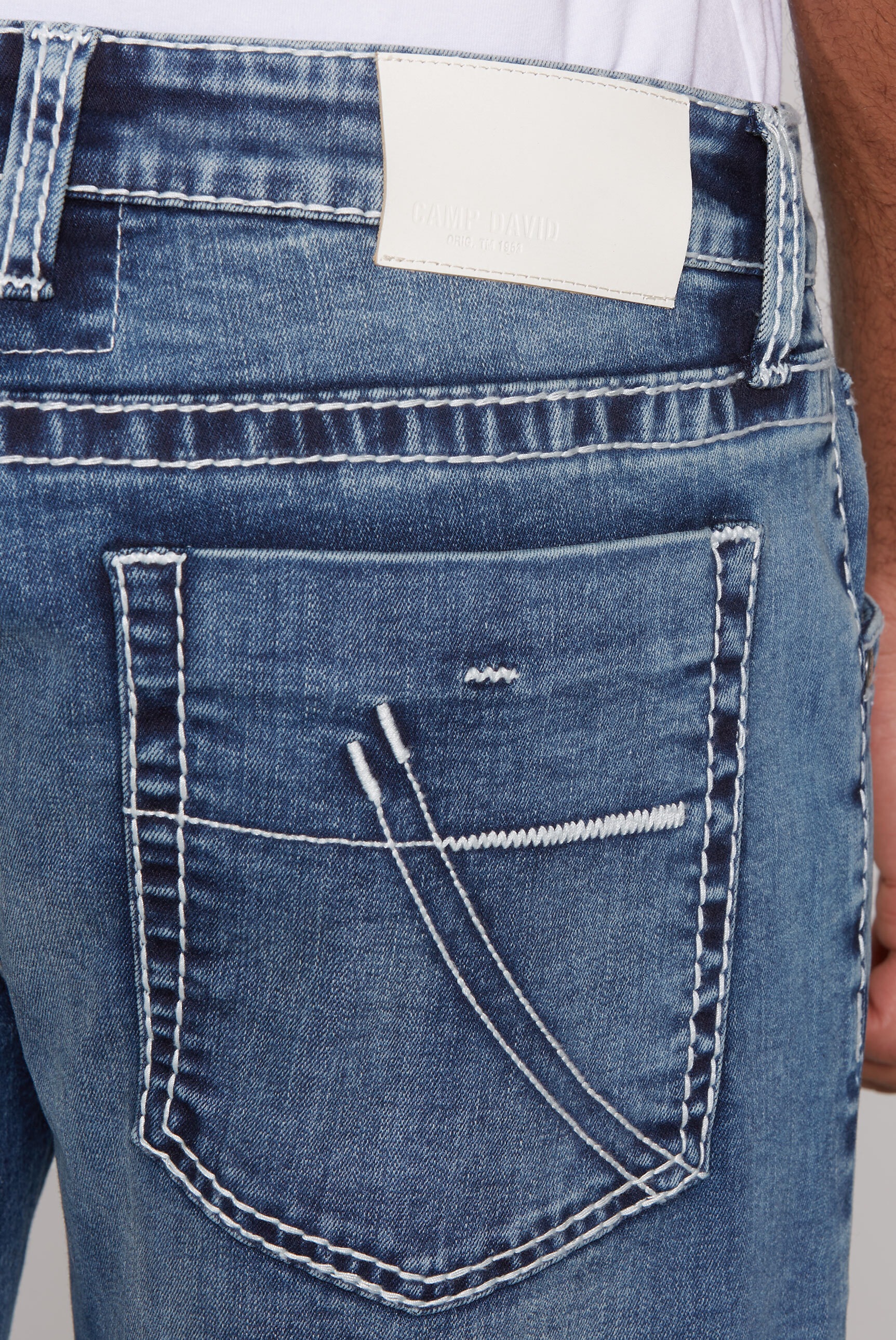 CAMP DAVID Jeansshorts, mit breiten Nähten