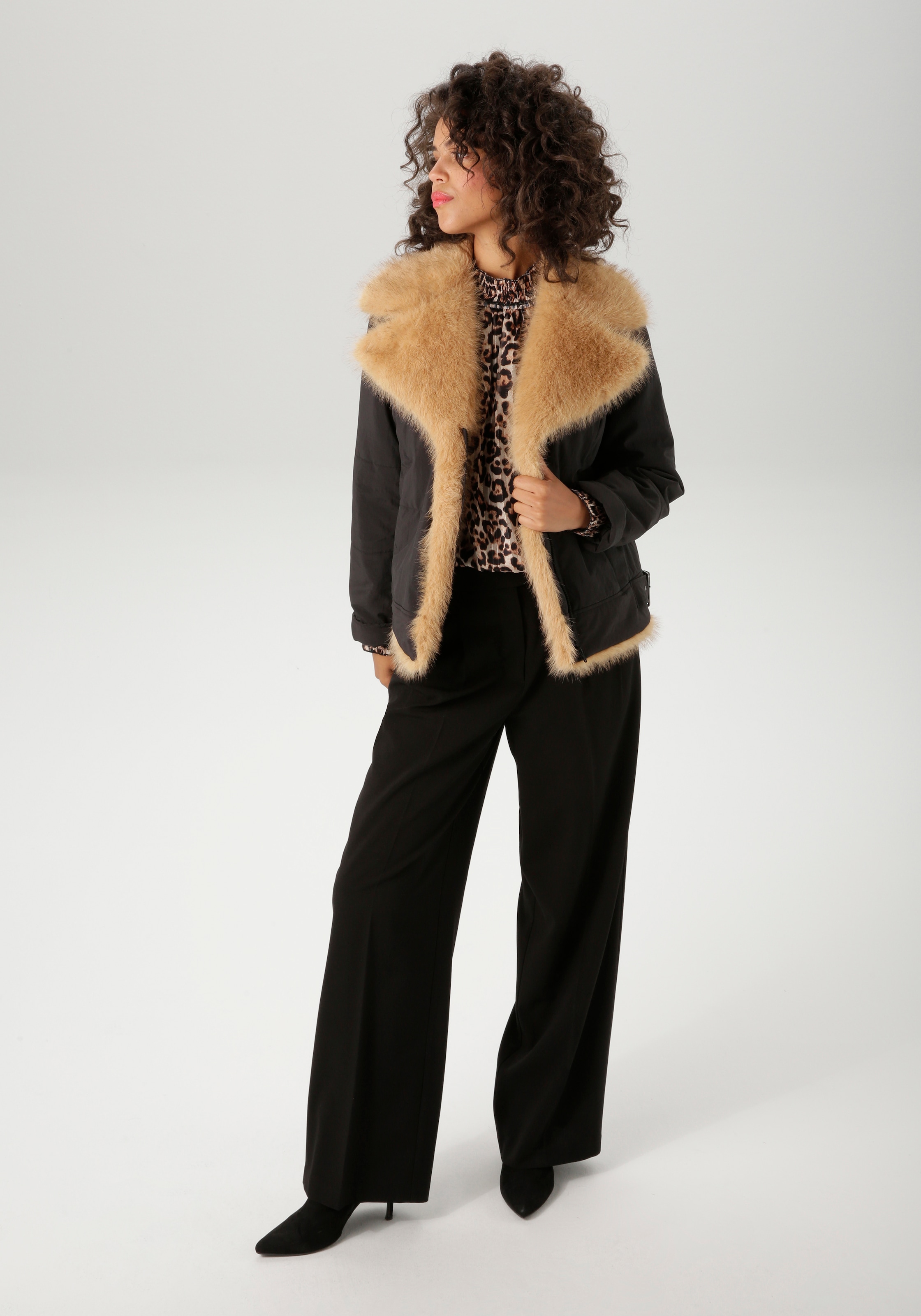 Aniston CASUAL Outdoorjacke, mit flauschigem Fellimitat verziert - NEUE KOLLEKTION