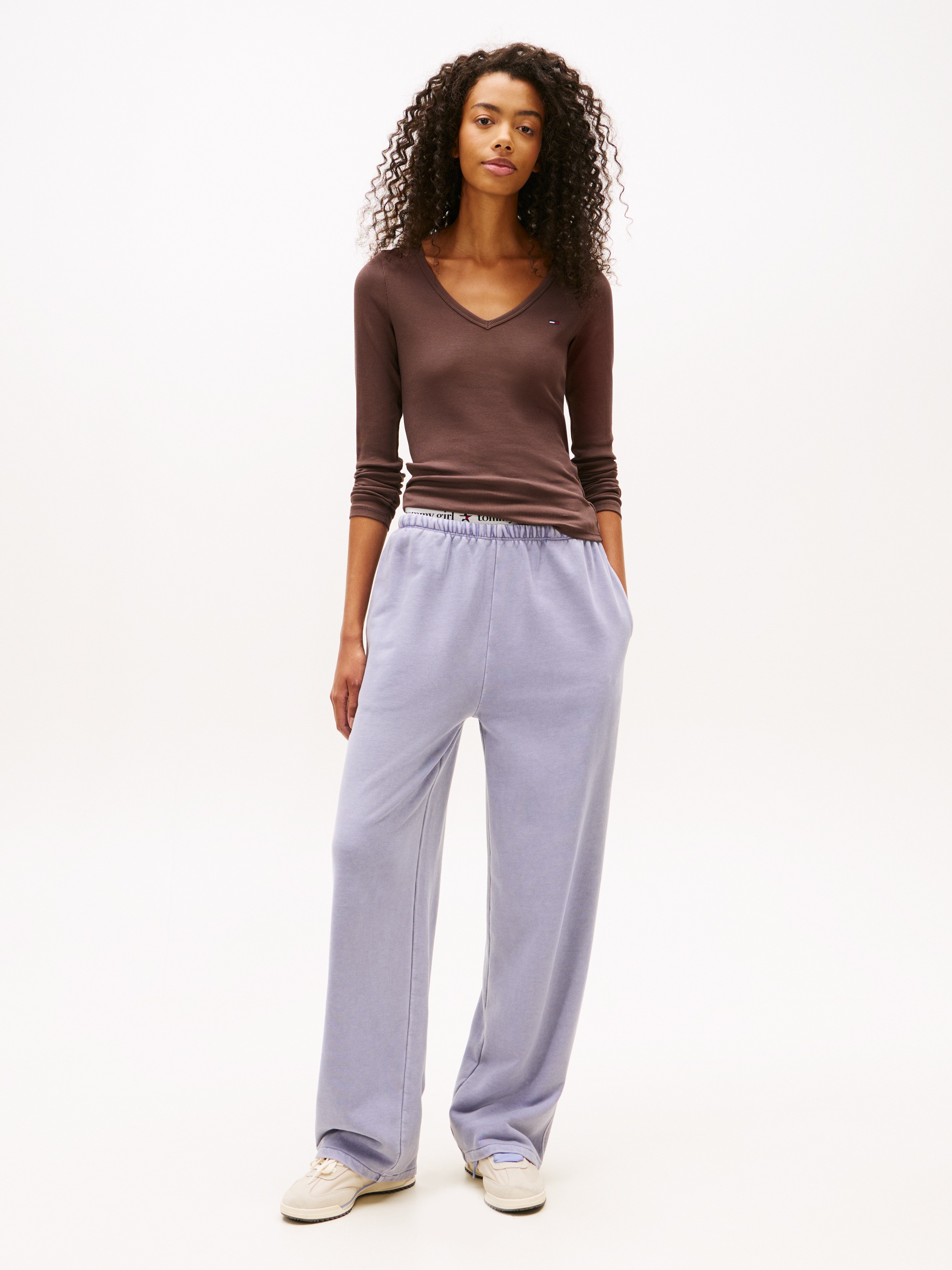 Thumbnail - Tommy Jeans Langarmshirt "TJW SLIM ESSENTIAL RIB V LS" mit Logostickerei