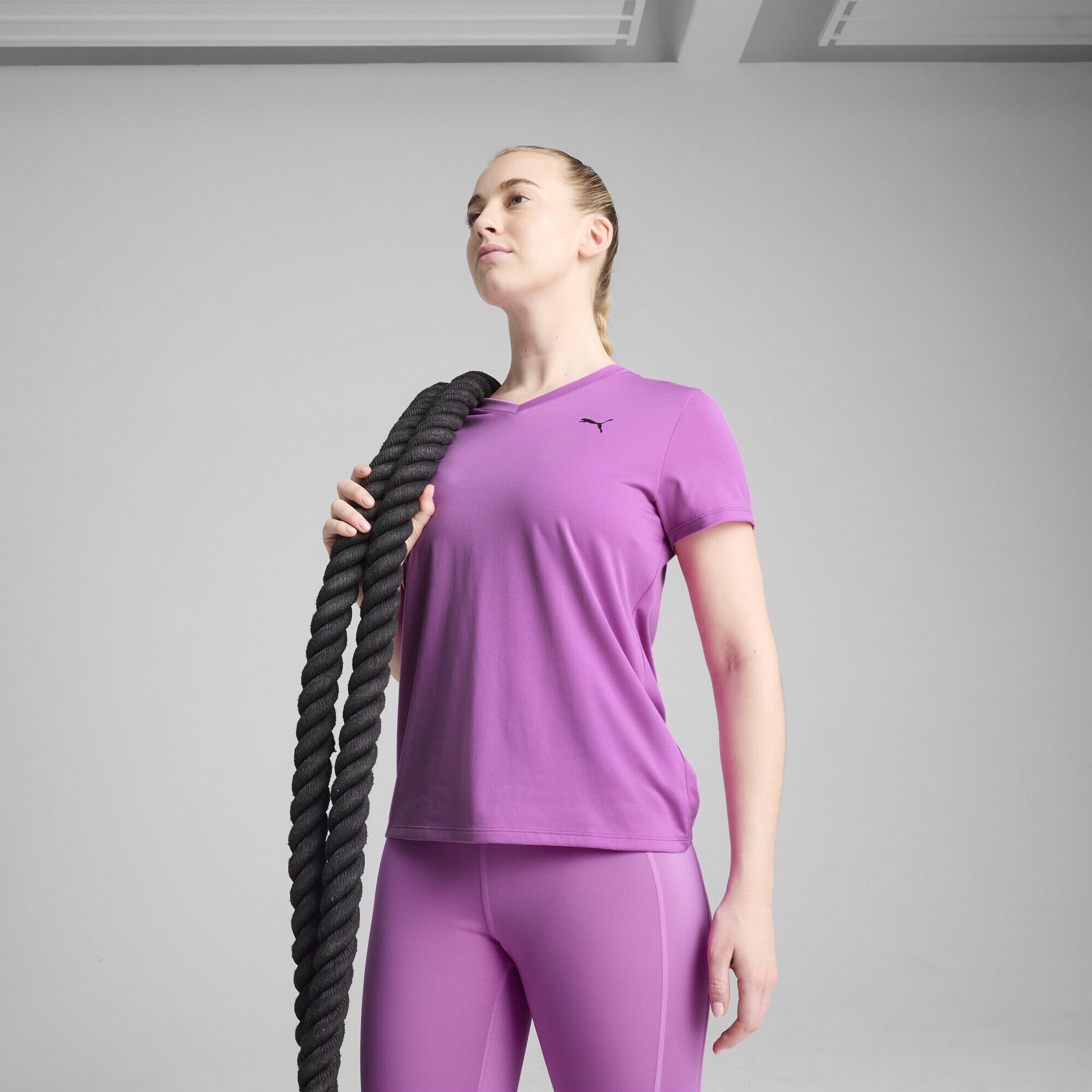 PUMA Trainingsshirt »TAD ESSENTIALS T-Shirt mit V-Ausschnitt Damen«