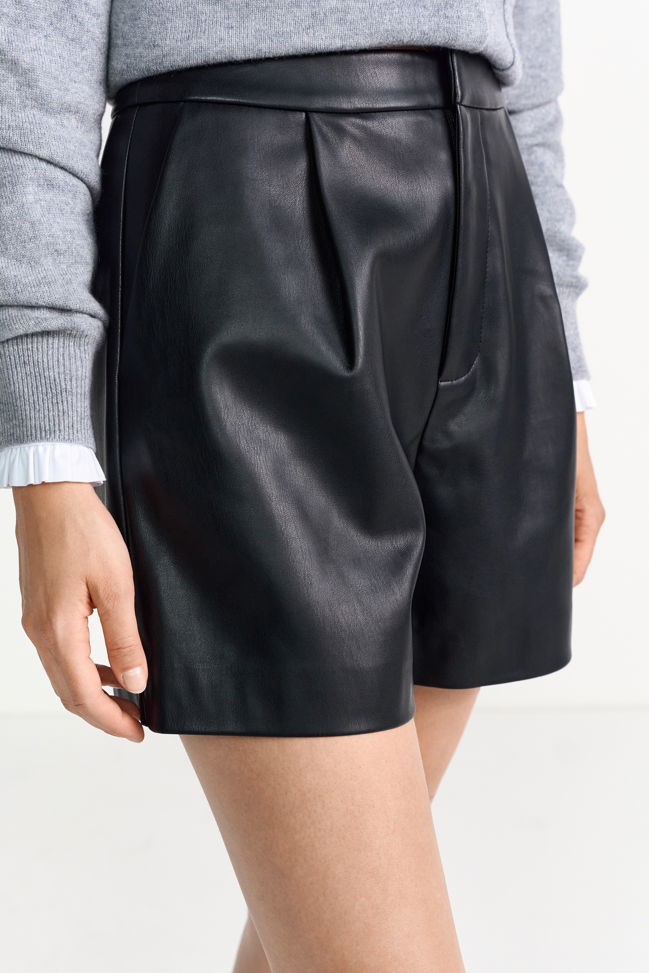 RICHROYAL Shorts in Lederoptik, ausgestellter Schnitt günstig online kaufen