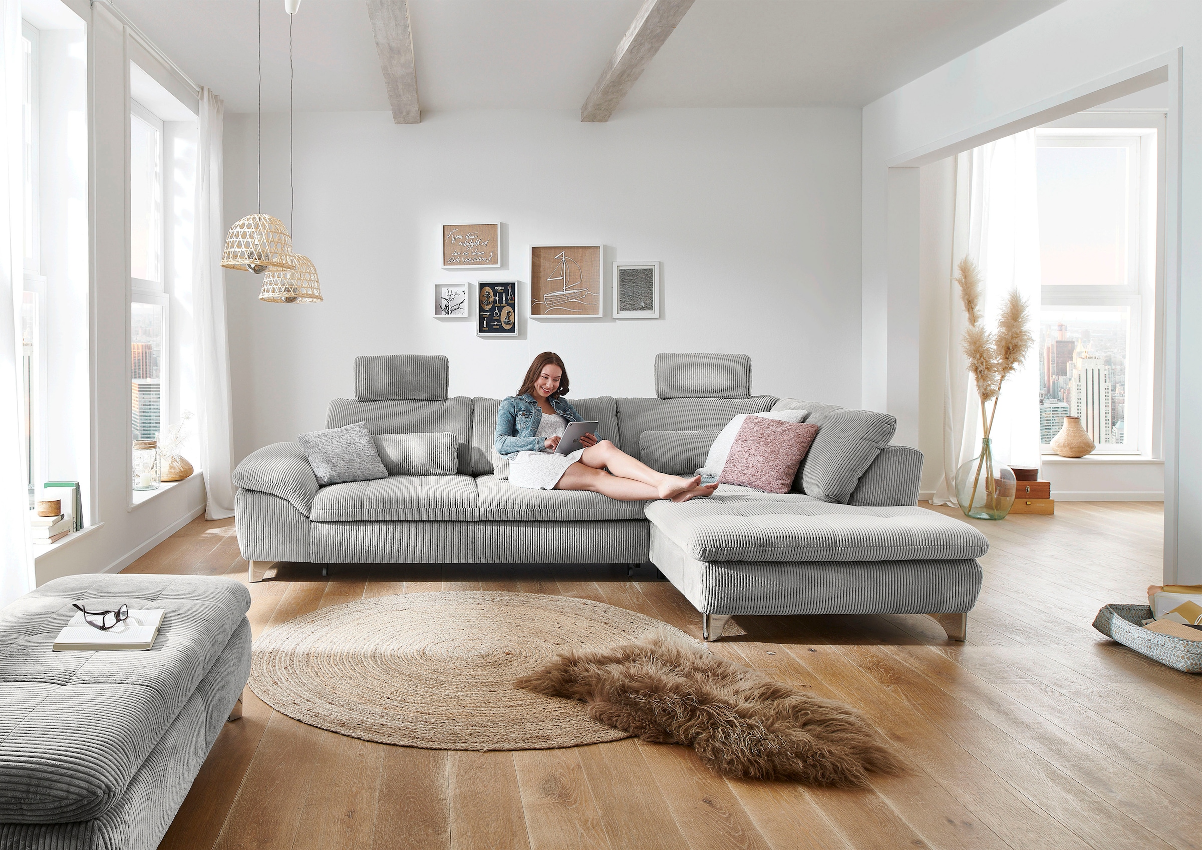 Die PlanBar Ecksofa »MP-IN14007 L-Form«, wahlweise mit Bettfunktion und verstellbaren Kopfstützen, in Cord