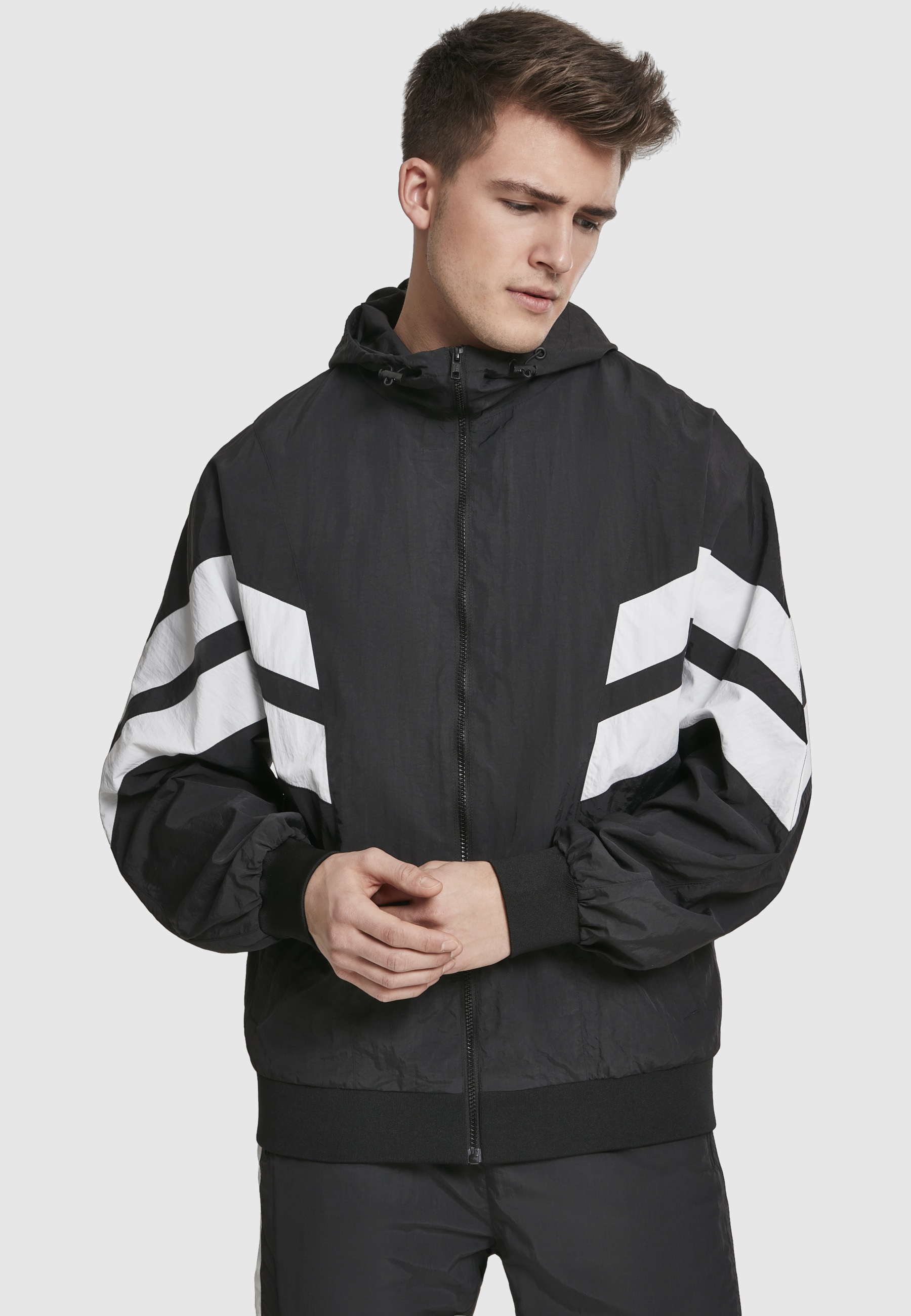 URBAN CLASSICS Allwetterjacke »Urban Classics Herren Crinkle Panel Track Jacket« 1 Stk. tlg. mit Kapuze