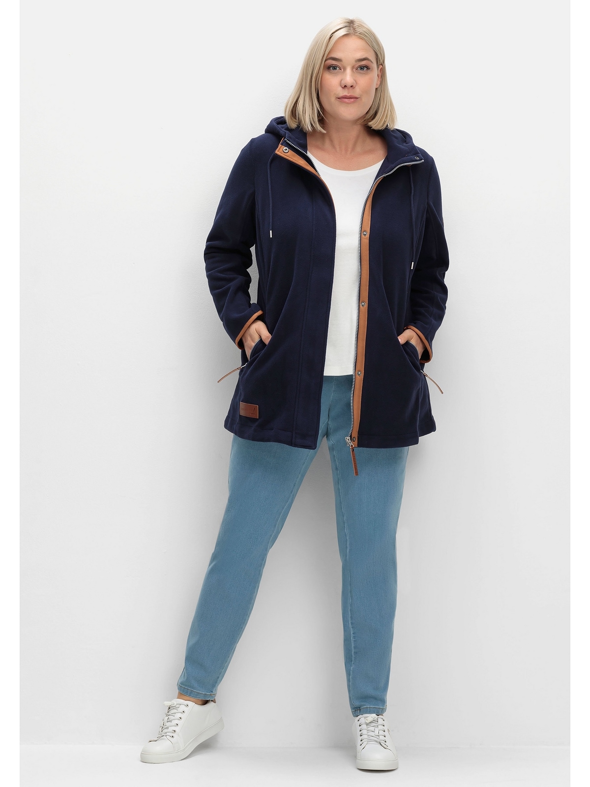 Sheego Fleecejacke »Große Größen«, mit Kapuze, mit Kontrastdetails und Kapuze
