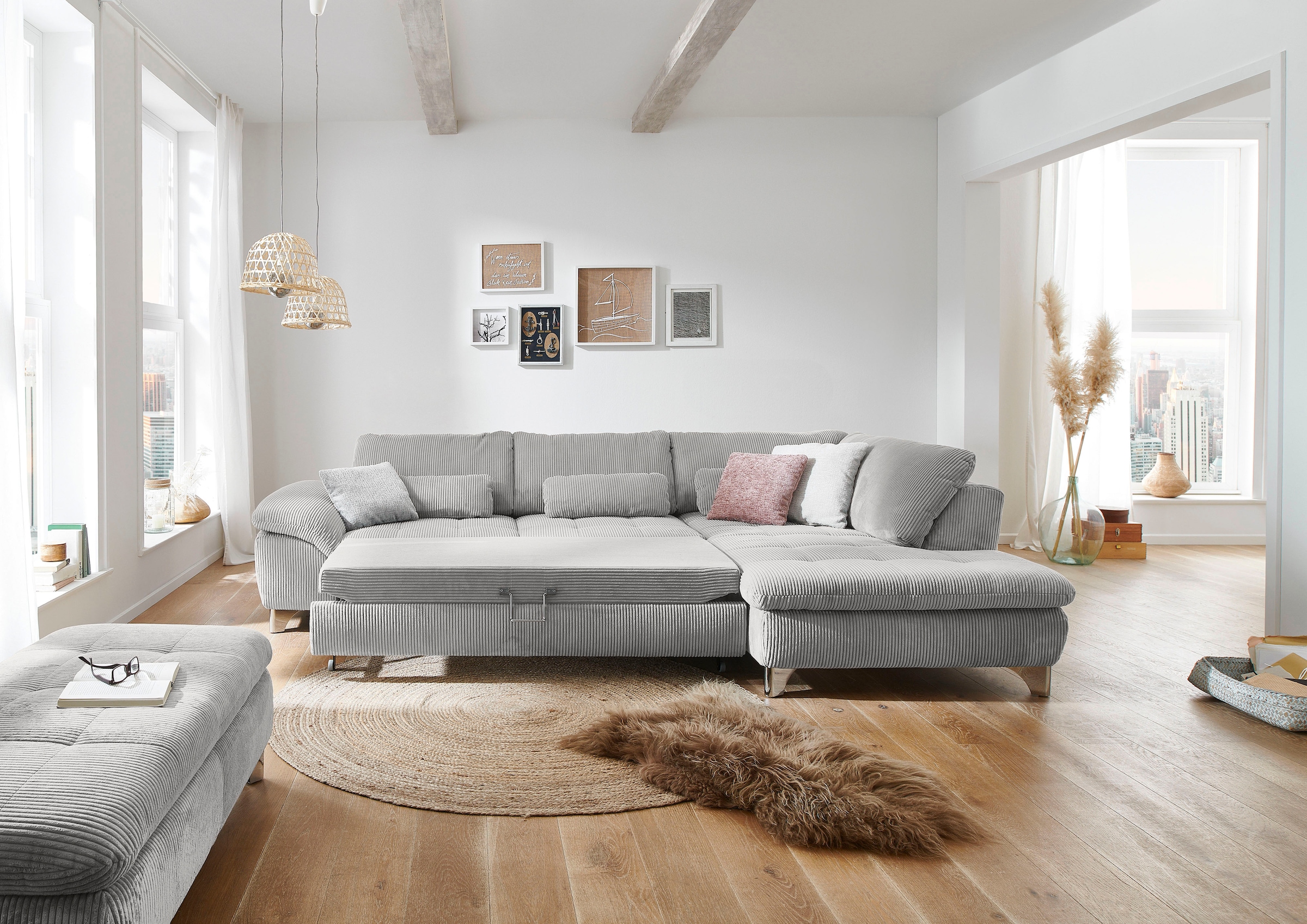 Die PlanBar Ecksofa »MP-IN14007 L-Form«, wahlweise mit Bettfunktion und verstellbaren Kopfstützen, in Cord